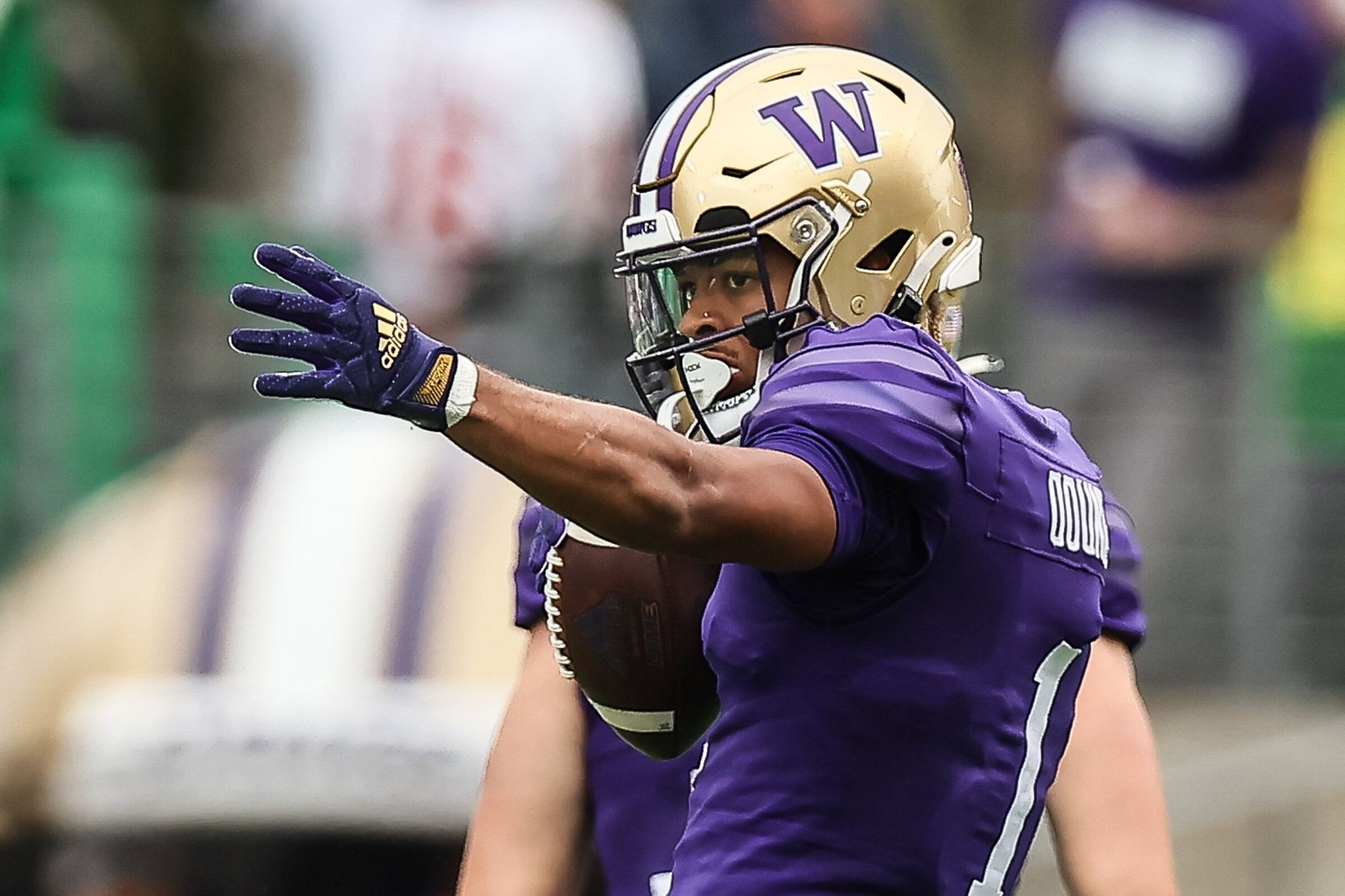 Rome Odunze endured a broken rib