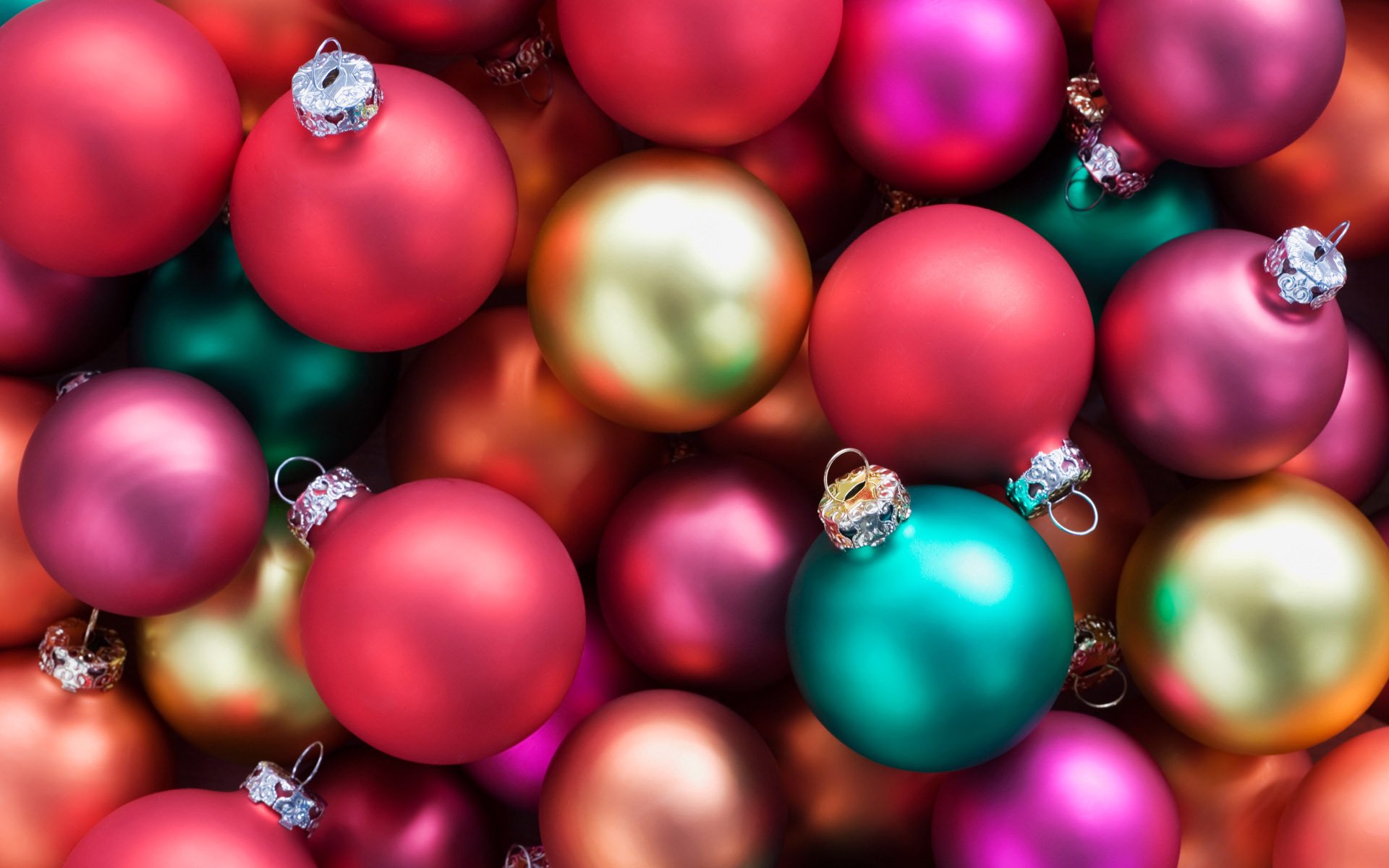 Vibrant Holiday Ornaments: A Festive HD