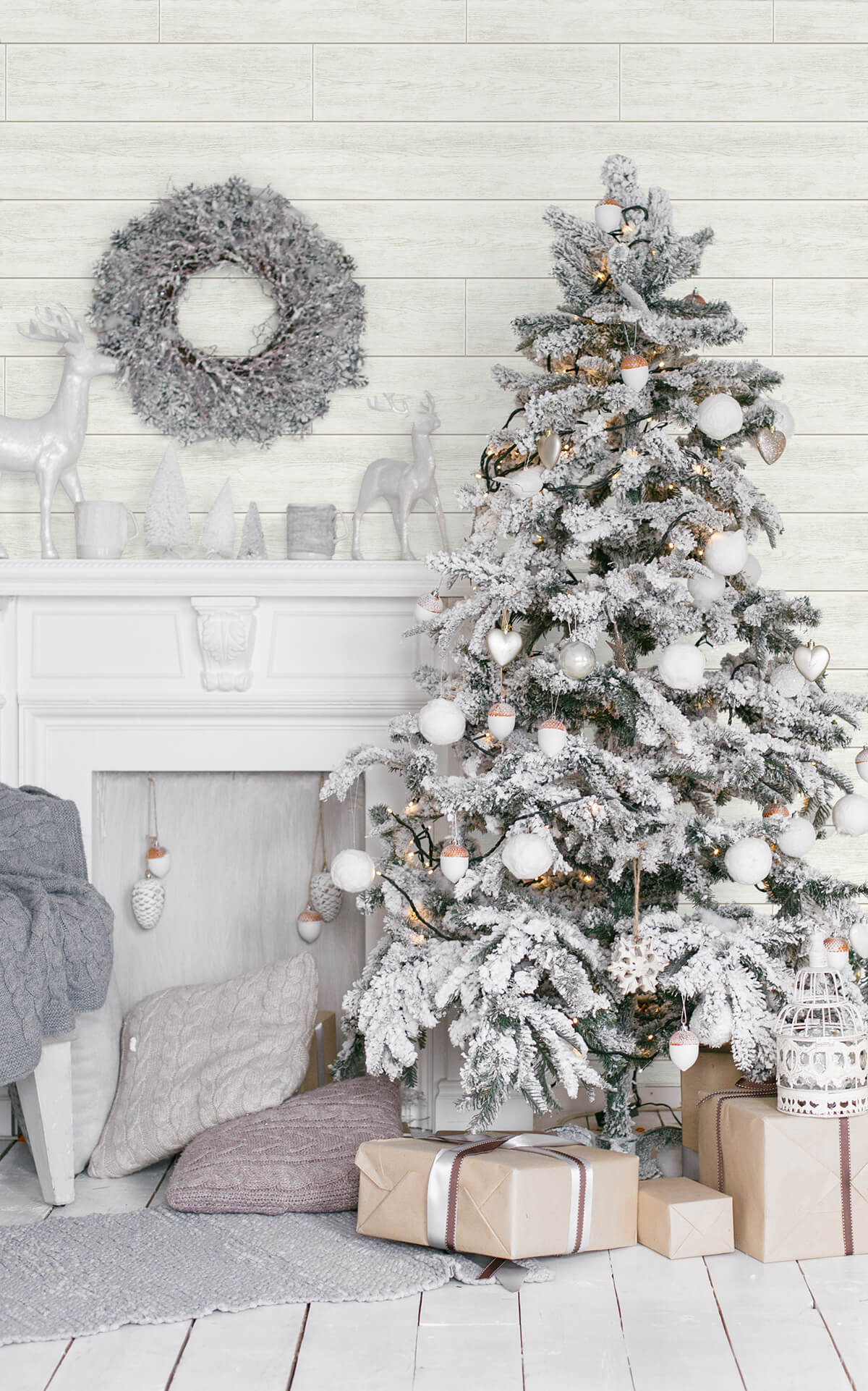 NextWall Farmhouse Shiplap Christmas Peel and Stick Wallpaper.5 in. W x 18 ft. L