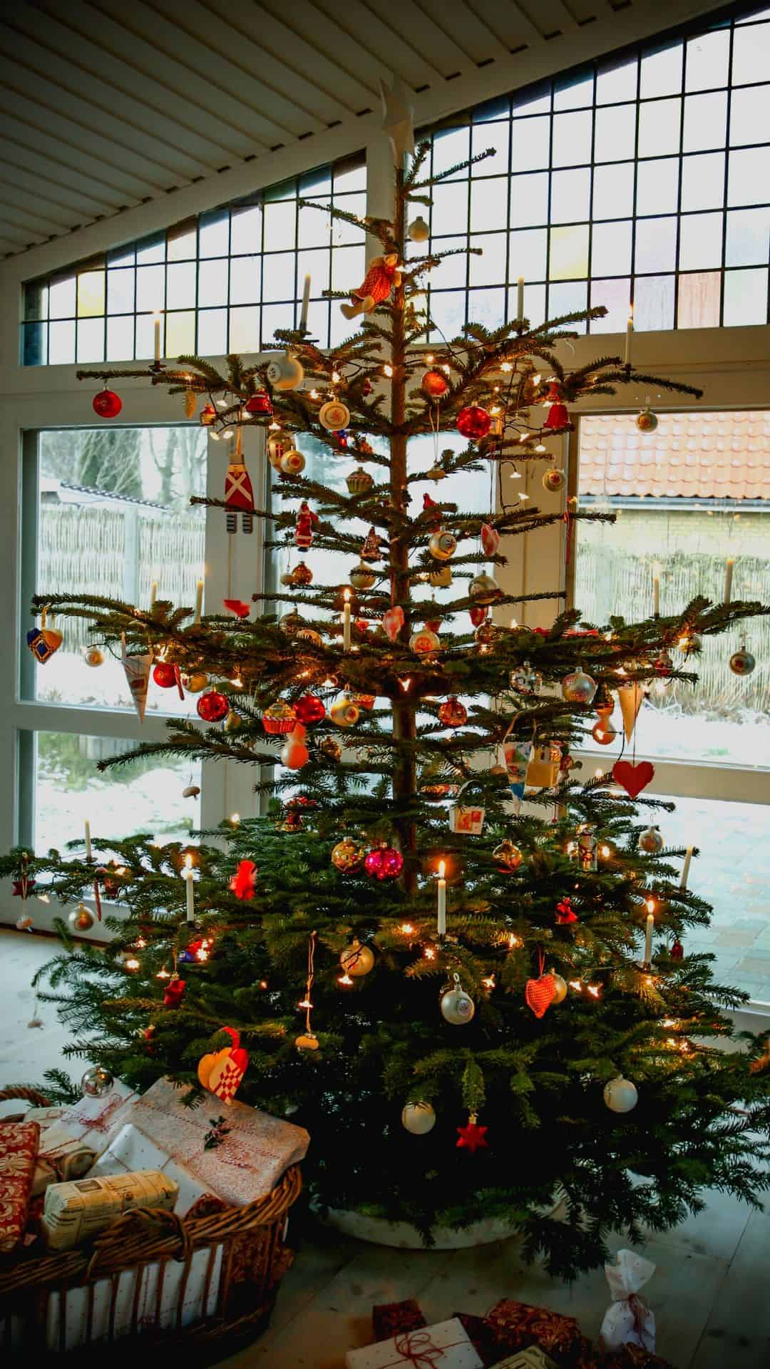 Free Christmas Wallpaper iPhone