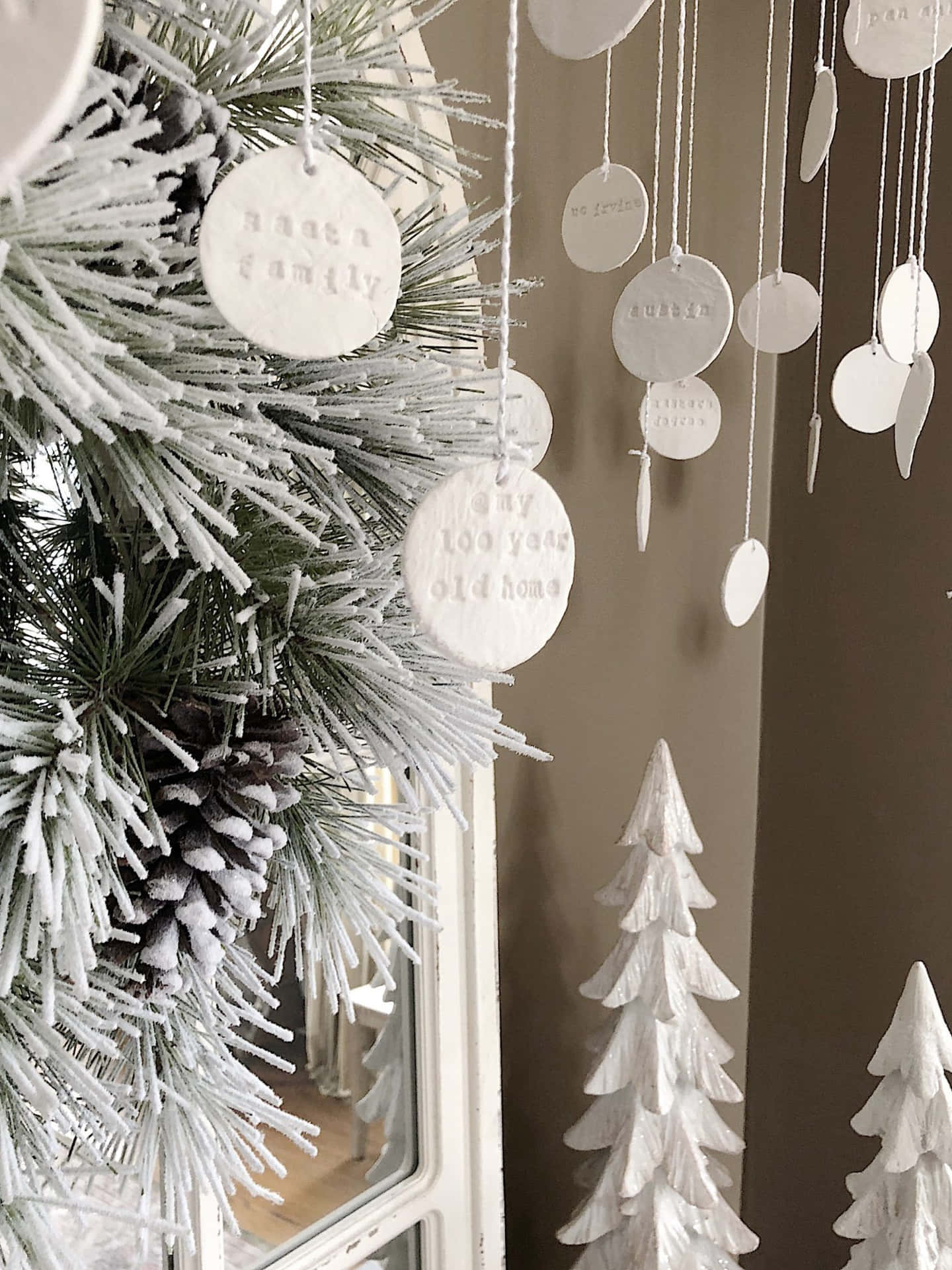 Download A Christmas Tree With White