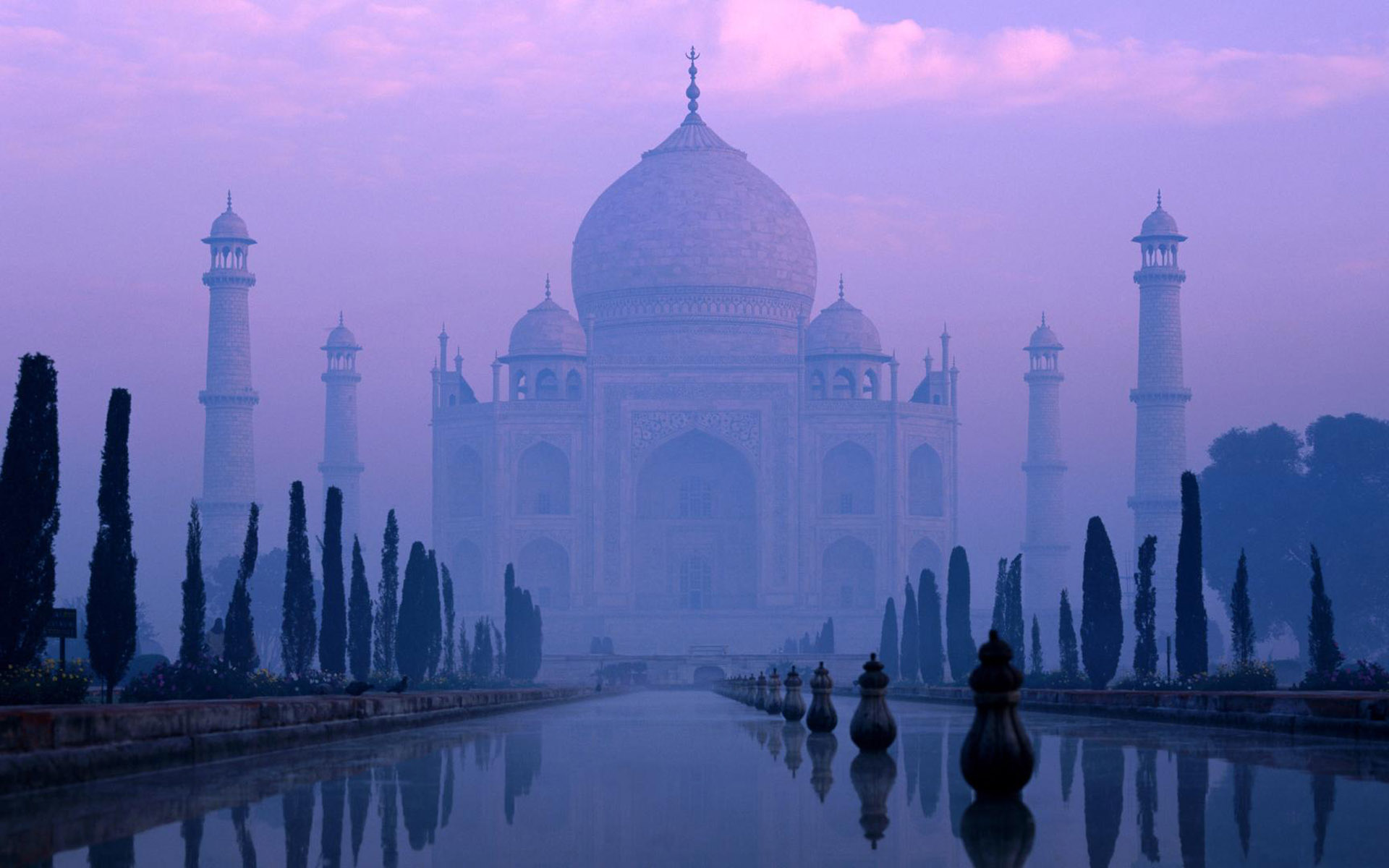 Taj Mahal: Stunning HD Wallpaper of an
