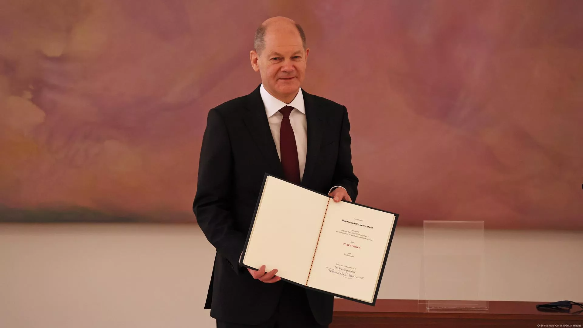Chancellor Scholz briefs parliament