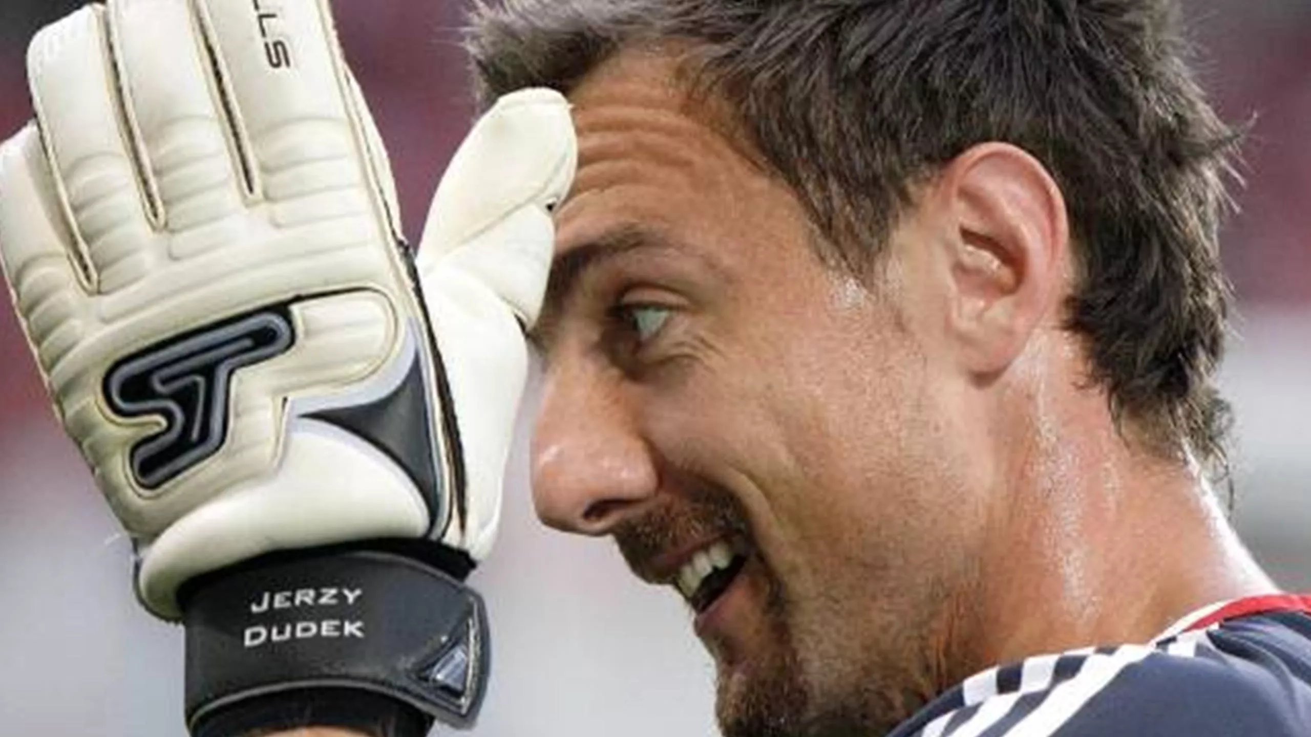 Dudek in camp apology