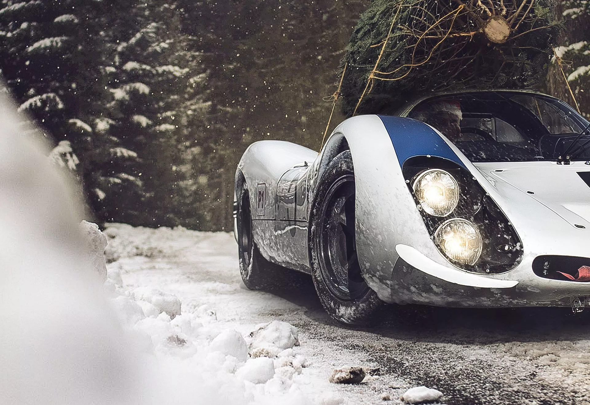 Porsche 908 Christmas tree delivery