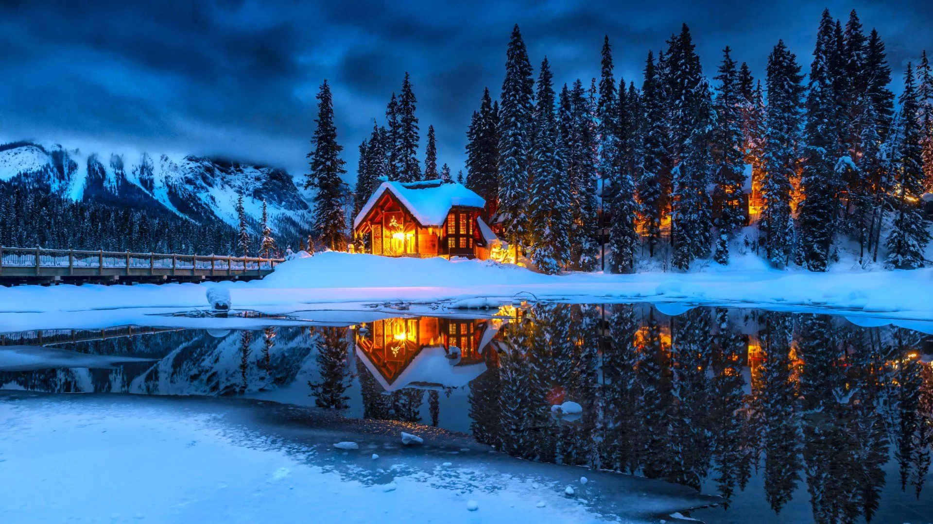 Cozy Cabin Retreat: Snowy Waterside Glow in Stunning 4K Ultra HD