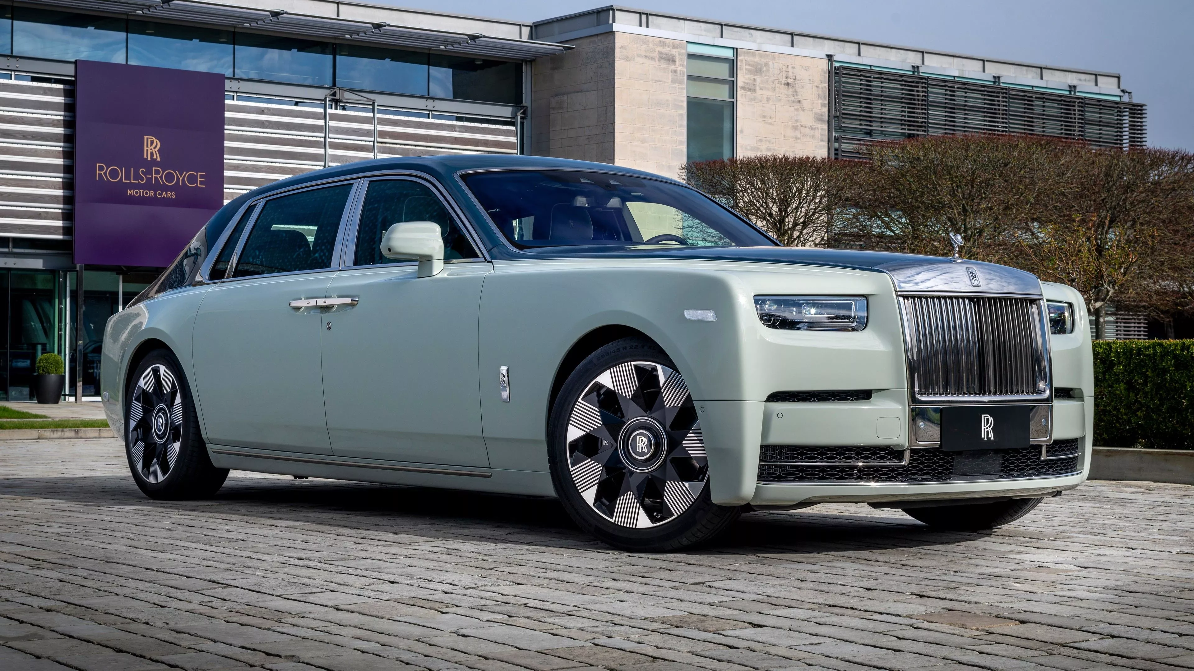 Rolls Royce Phantom EWB Magnetism 2024