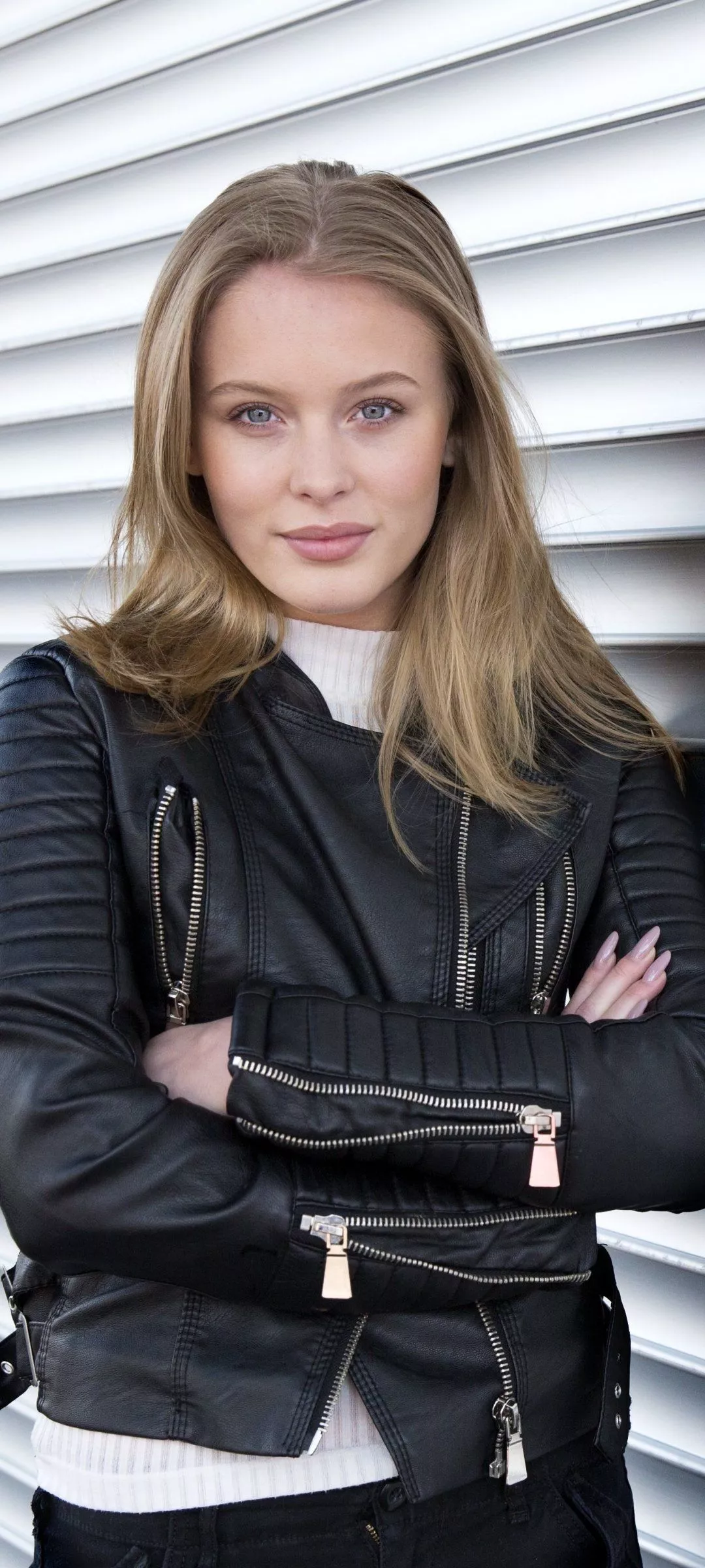 Zara Larsson iPhone Wallpaper