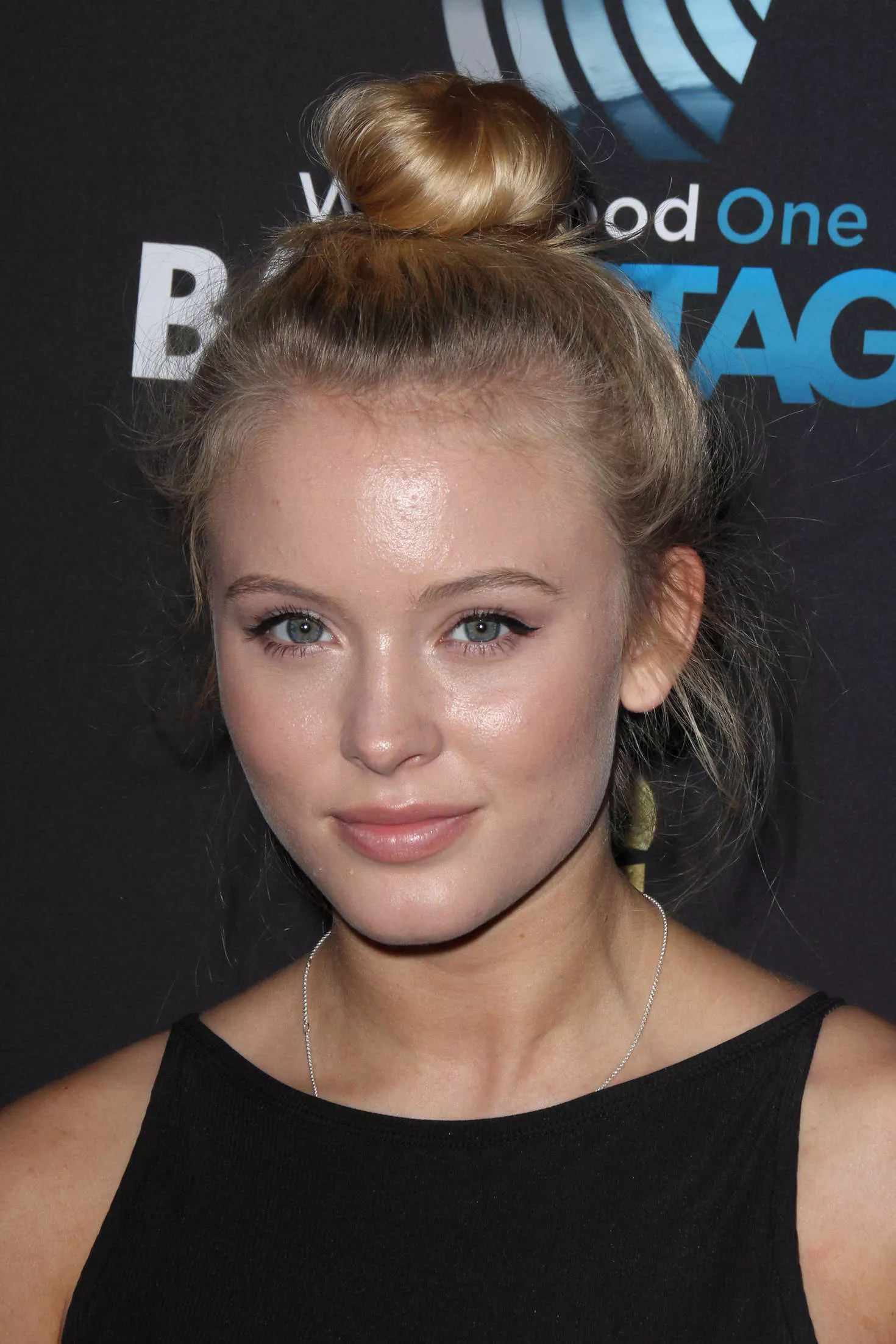 Zara Larsson High Quality Wallpaper