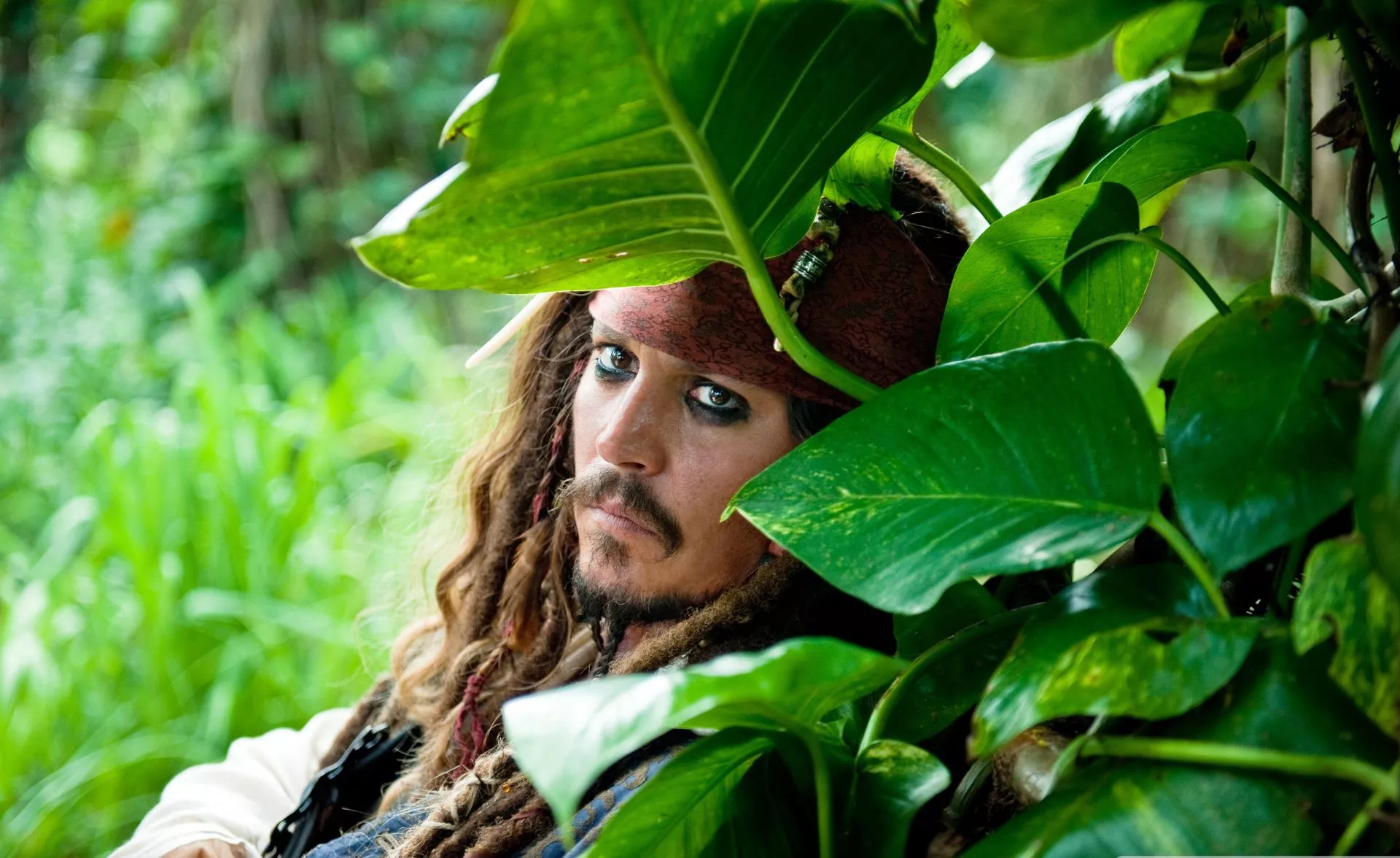 Johnny Depp in Pirate Look Wallpaper