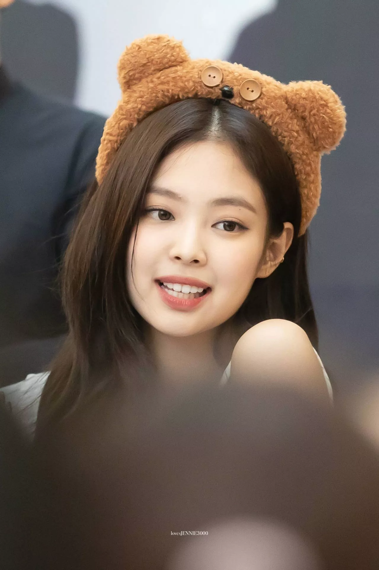 Download Blackpink Cute Candid Shot Of Jennie Wallpaper