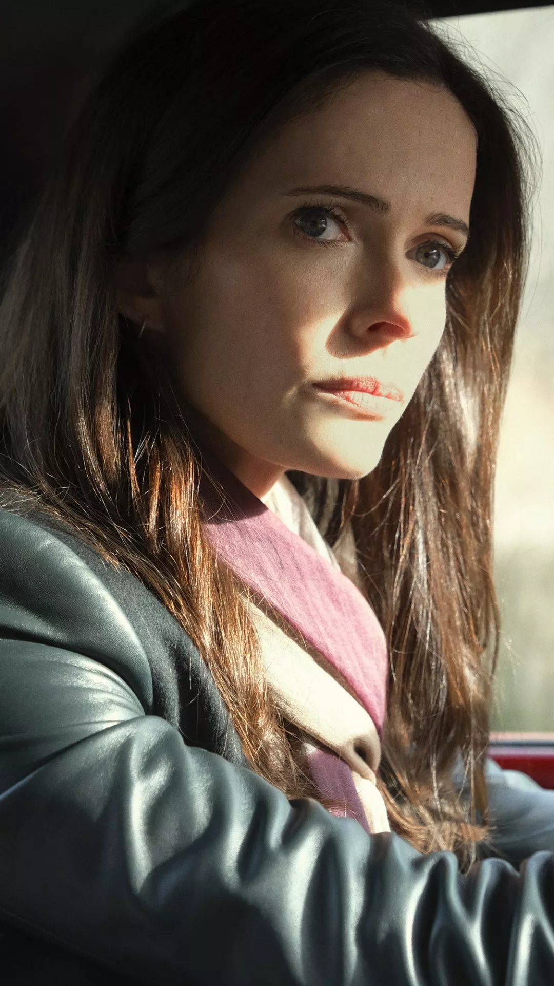 Elizabeth Tulloch Phone Wallpaper