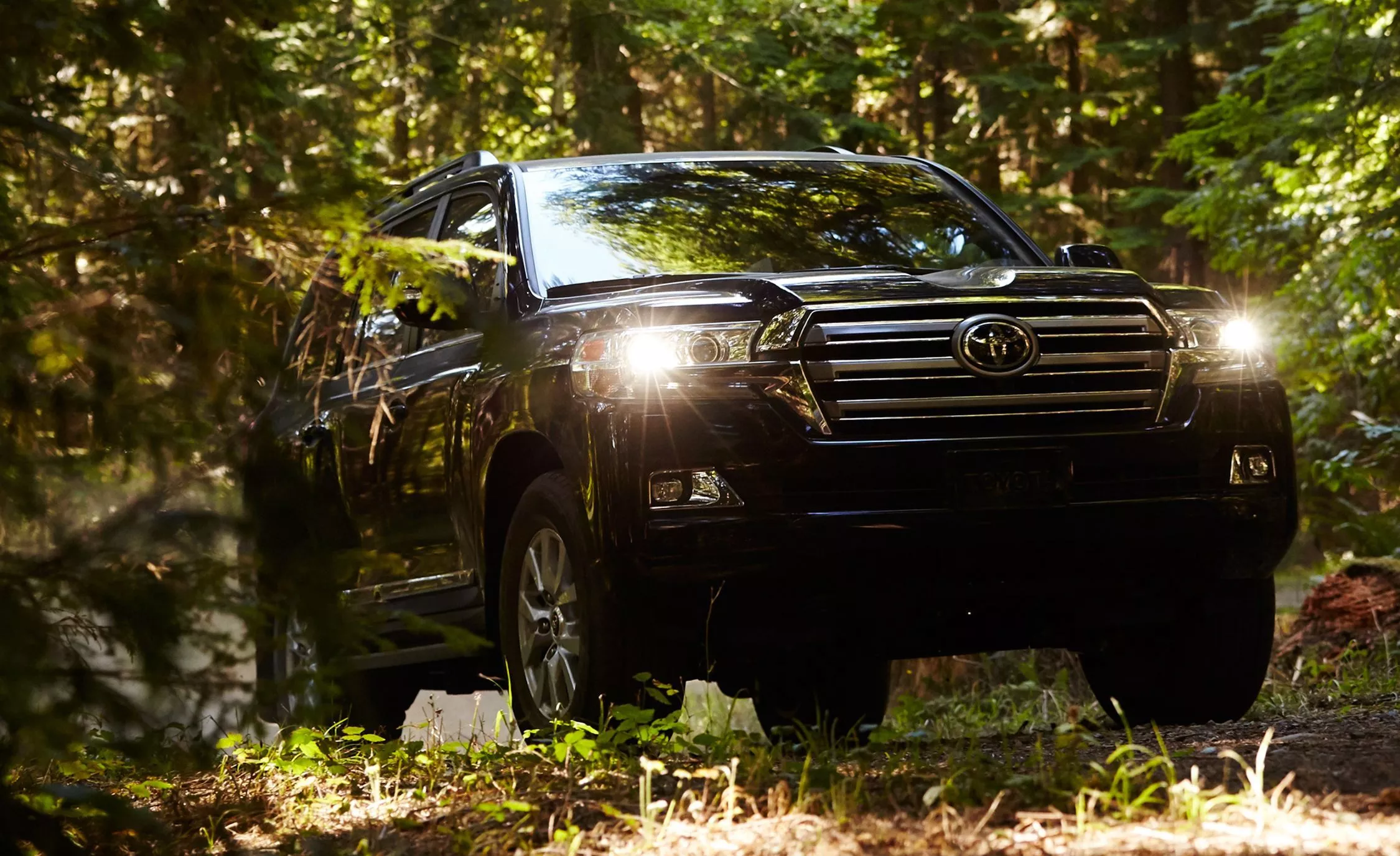 Toyota Updates Land Cruiser for 2016