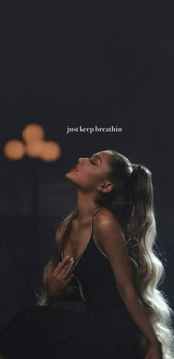 Ariana Grande Wallpaper