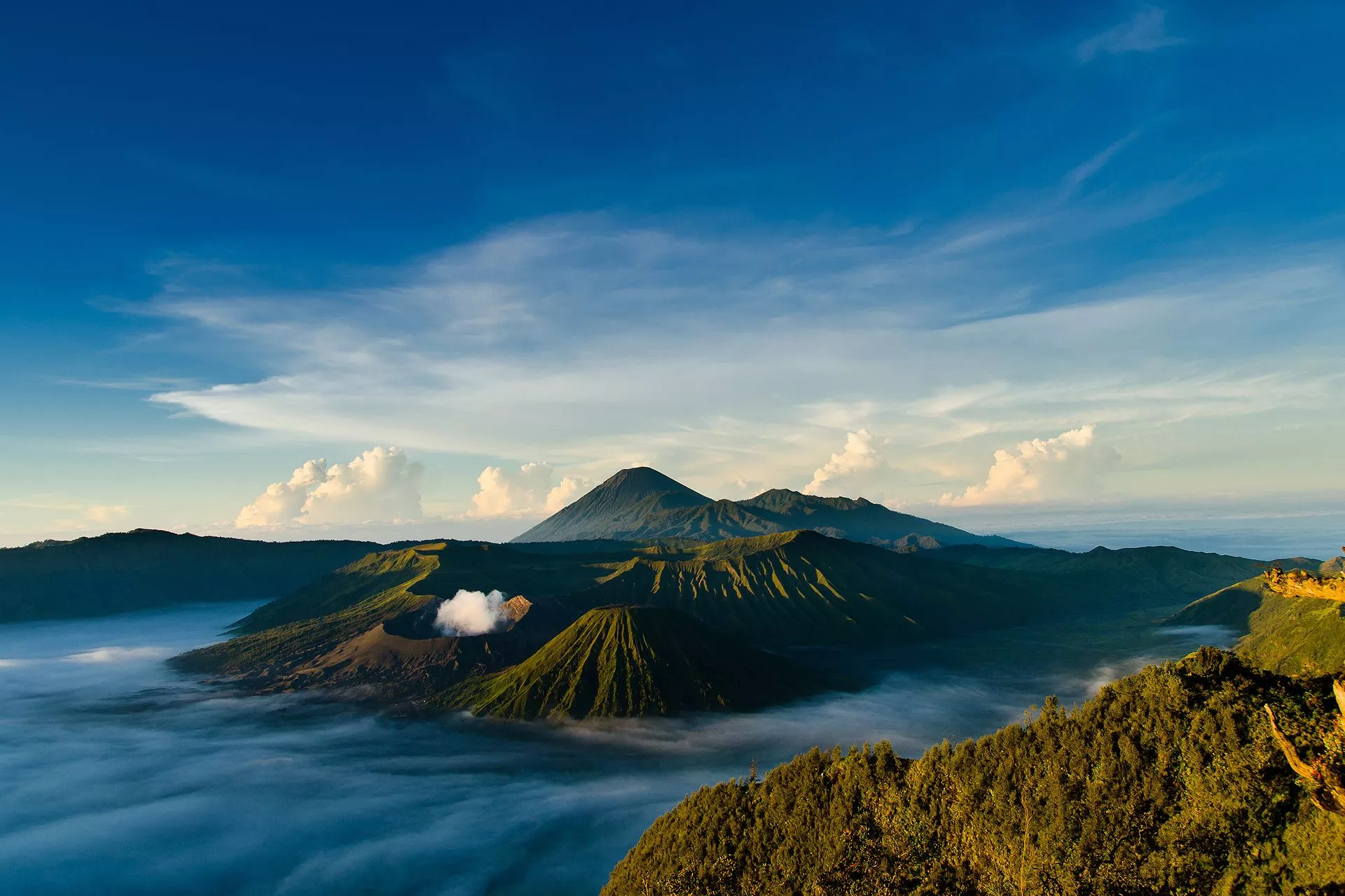 Majestic Indonesian Volcano: A Stunning