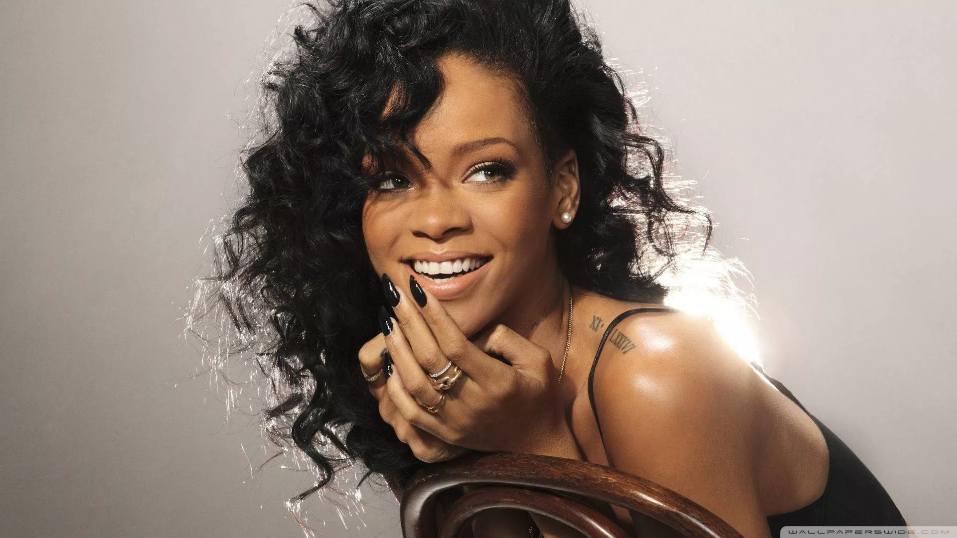 Rihanna In Black Curly Hair Wallpaper