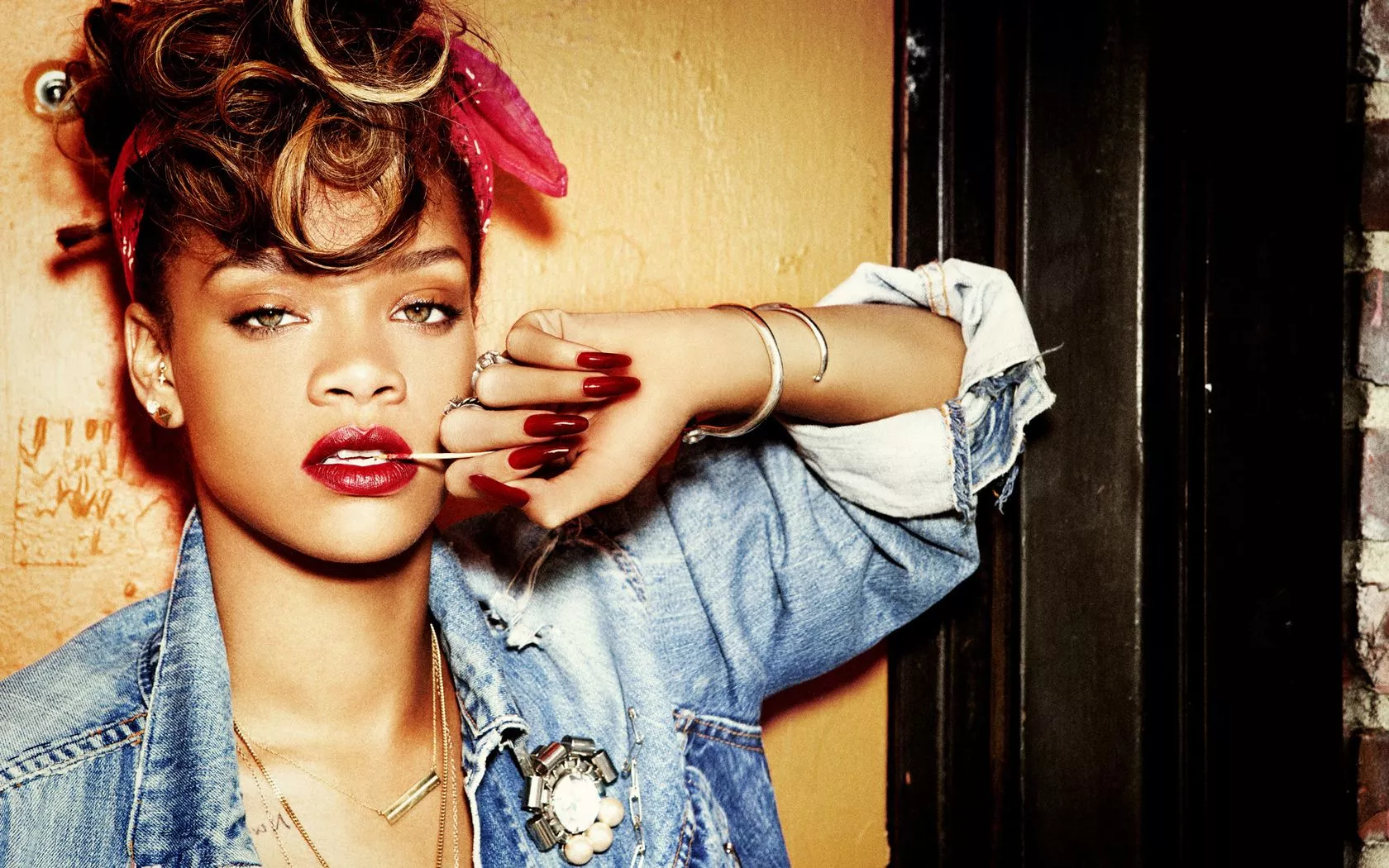 Stunning Rihanna HD Wallpaper: Music