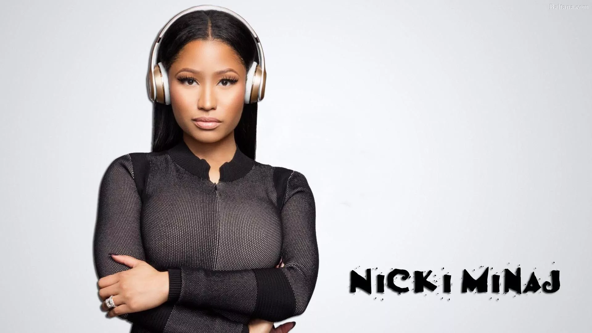 Nicki Minaj With Headphones Is Wearing