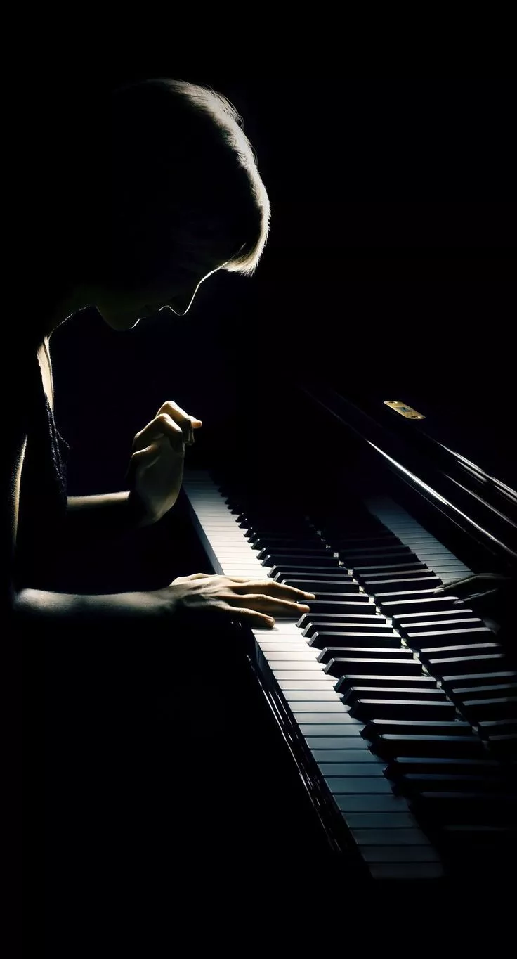 windows lock screen piano wallpaper