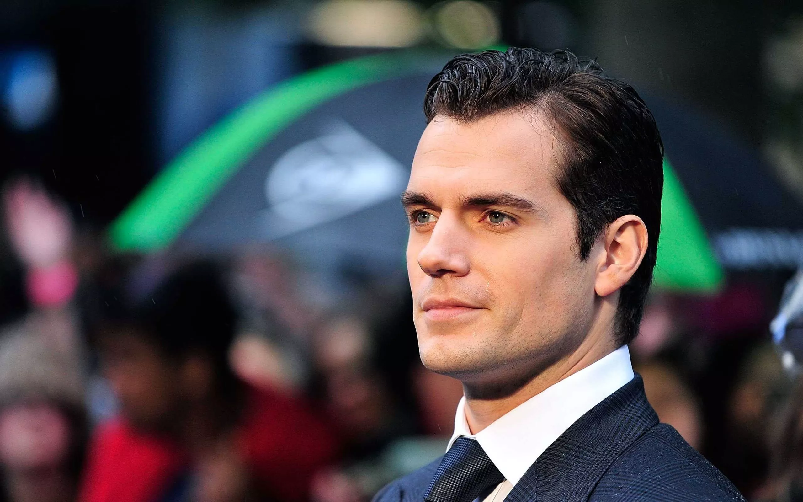 Henry Cavill Public Image Wallpaper
