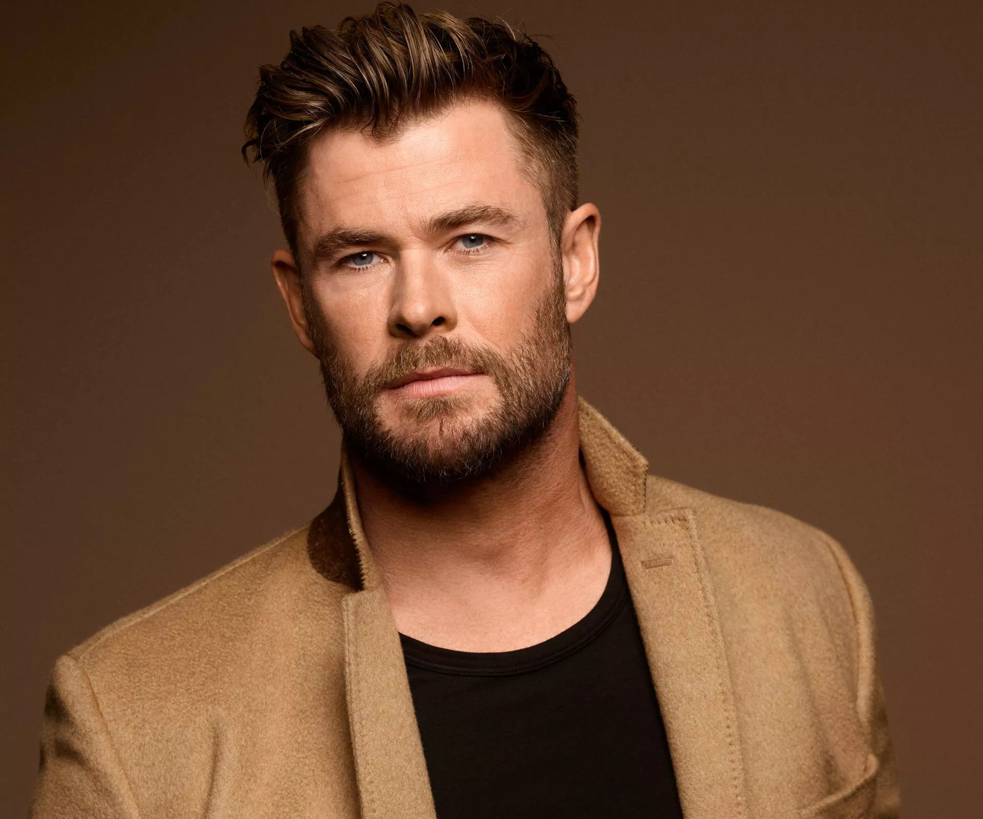 Celebrity Chris Hemsworth HD Wallpaper