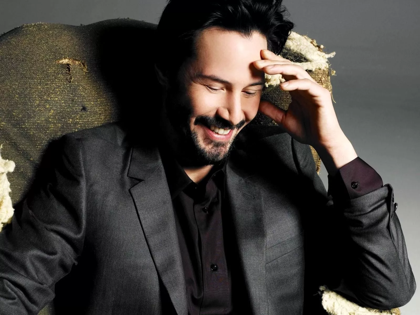 Keanu Reeves HD Wallpaper: Iconic