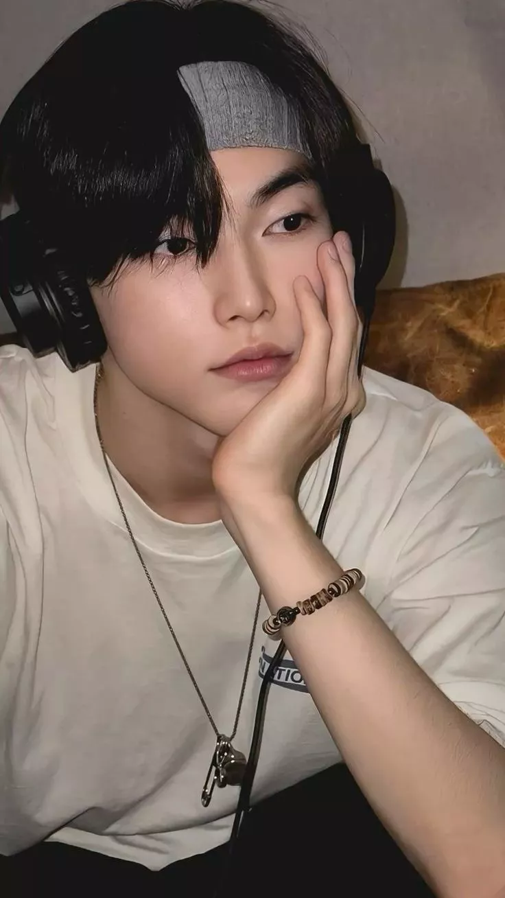 seunghan riize wallpaper