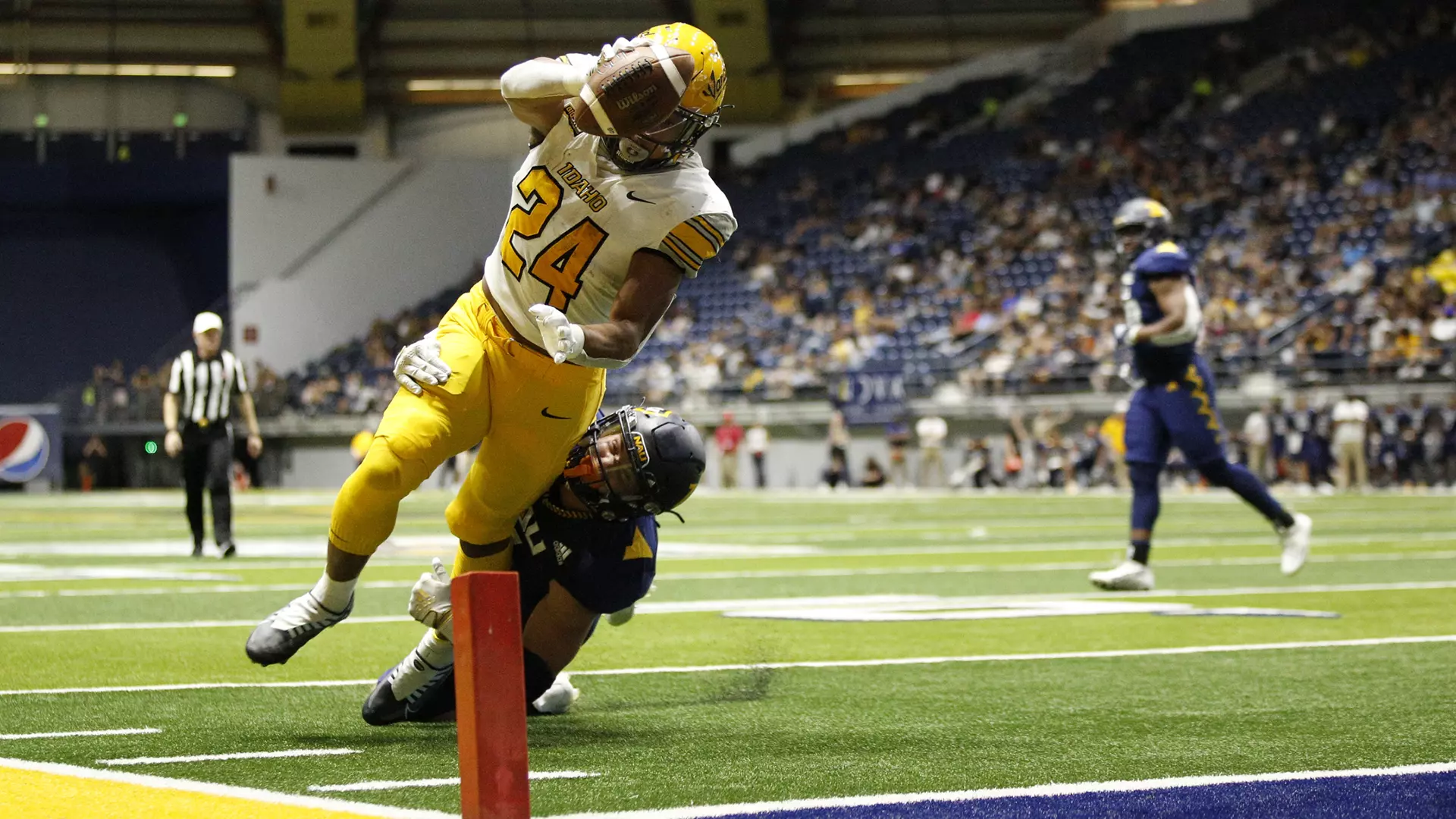 Vandals Roll In Flagstaff 27 10