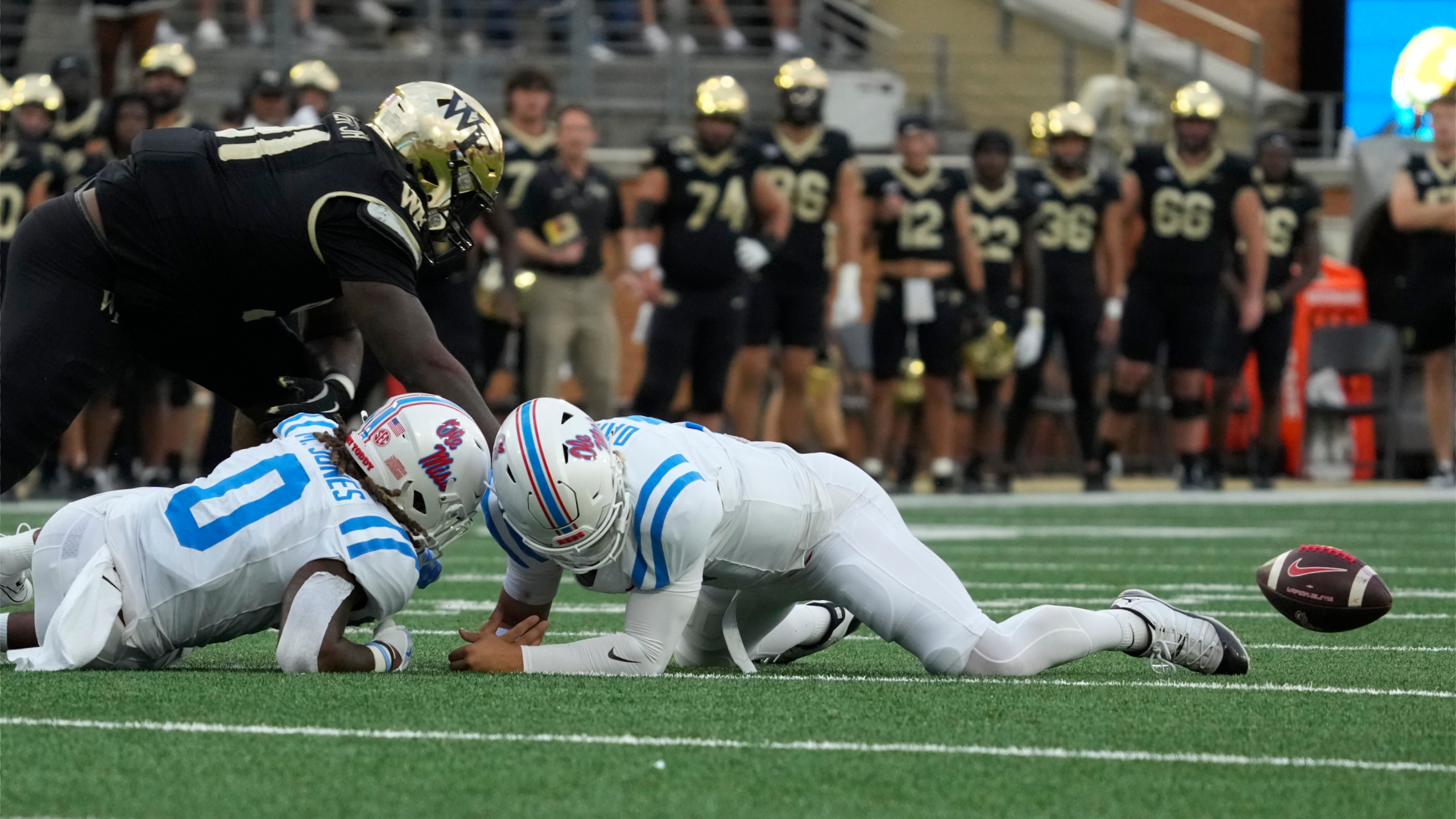 Jaxson Dart and No. 5 Mississippi roll