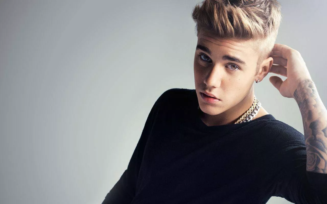 Striking Justin Bieber Wallpaper