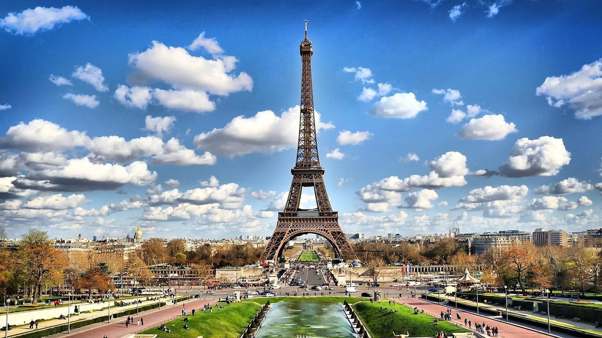 Clouds Parade In Paris Wallpaper