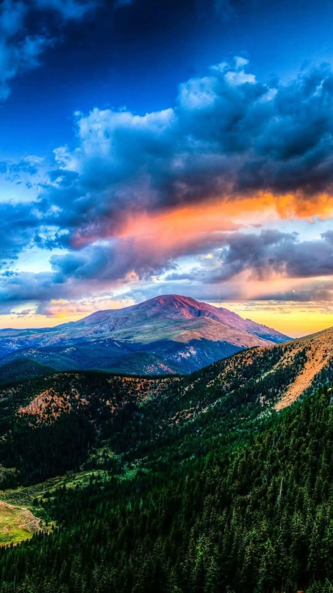 Aesthetic Mountains Wallpaper