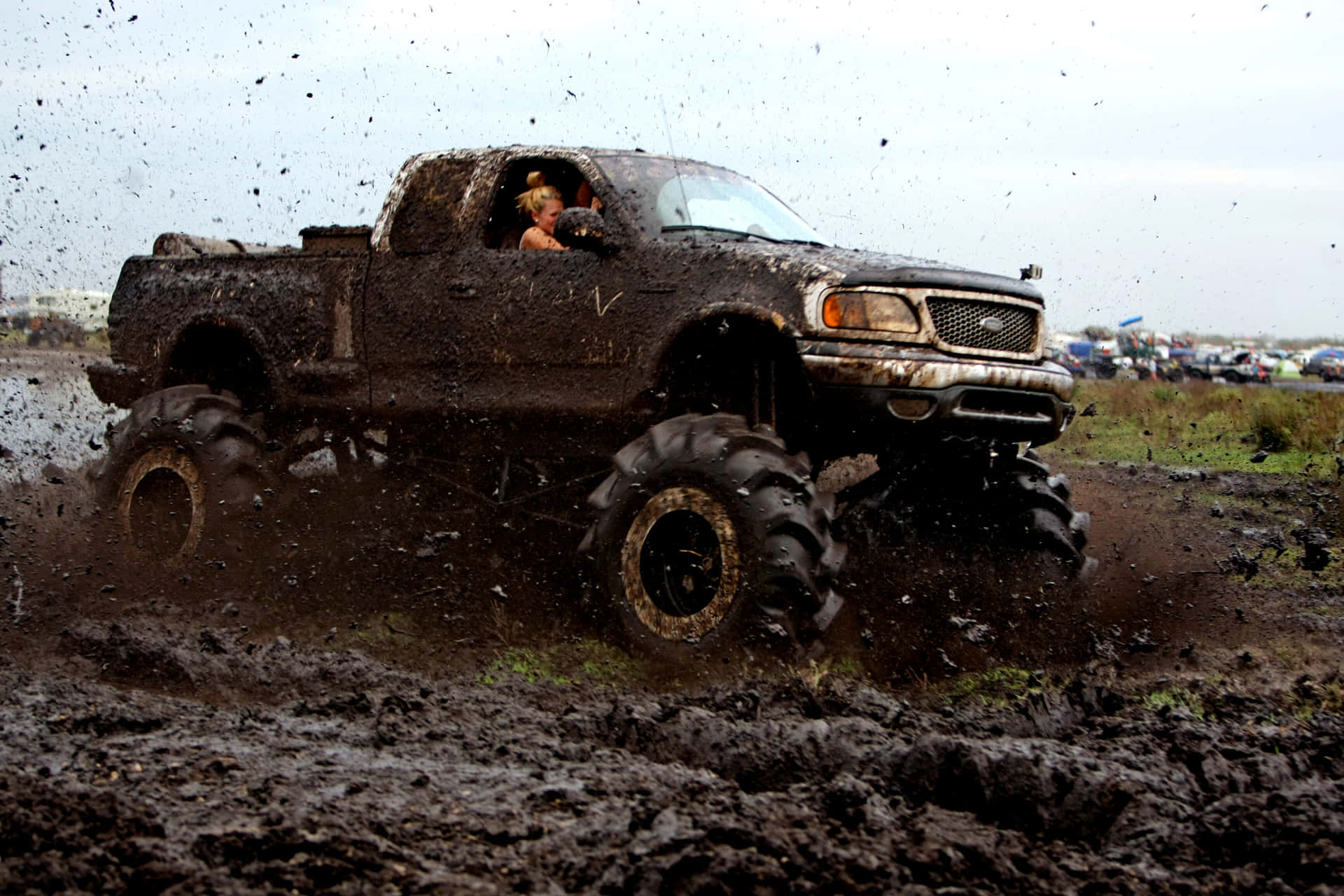 Mud Bogging Ford F 150 Monster Truck