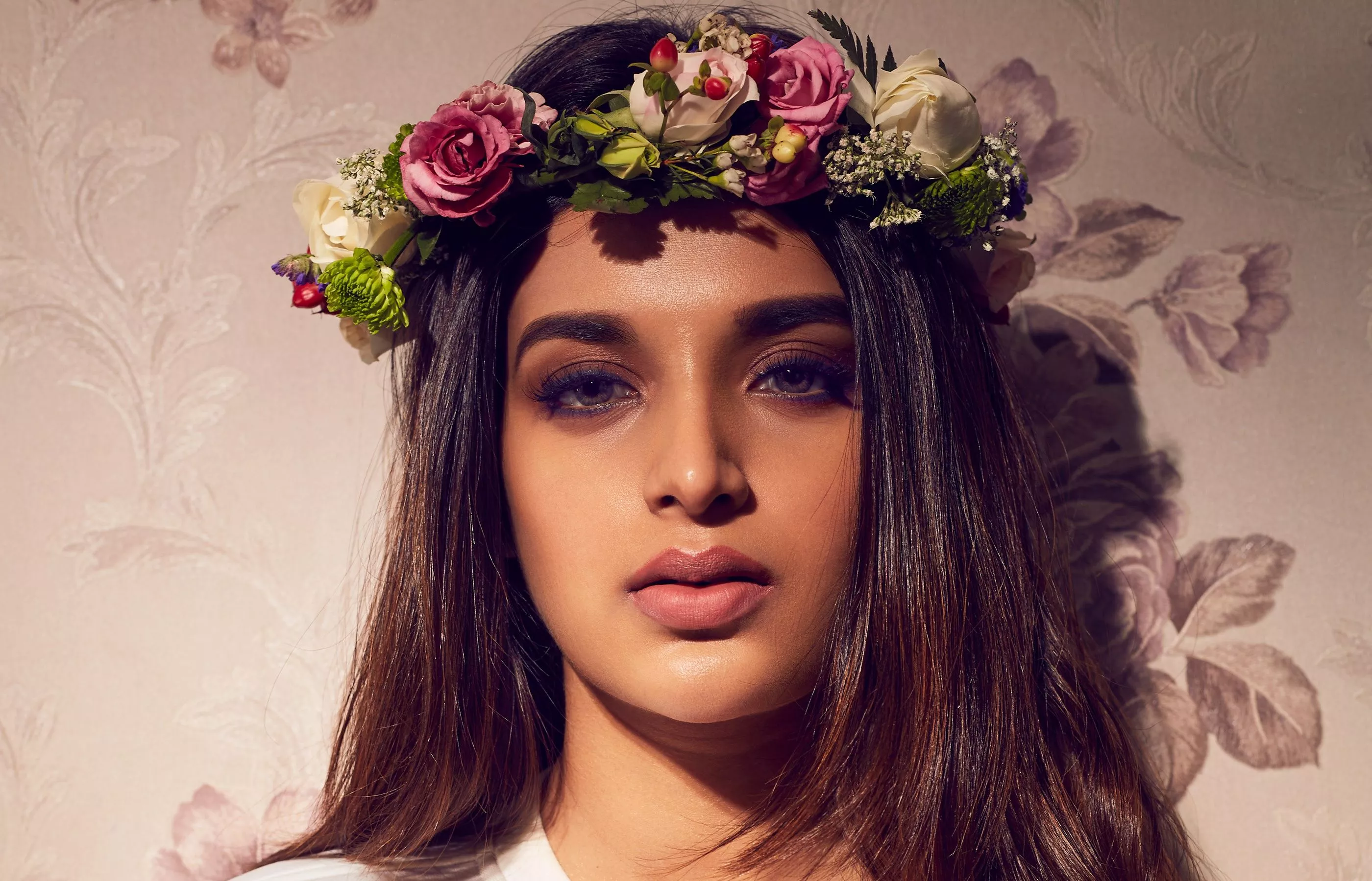 Download Nidhhi Agerwal wallpaper