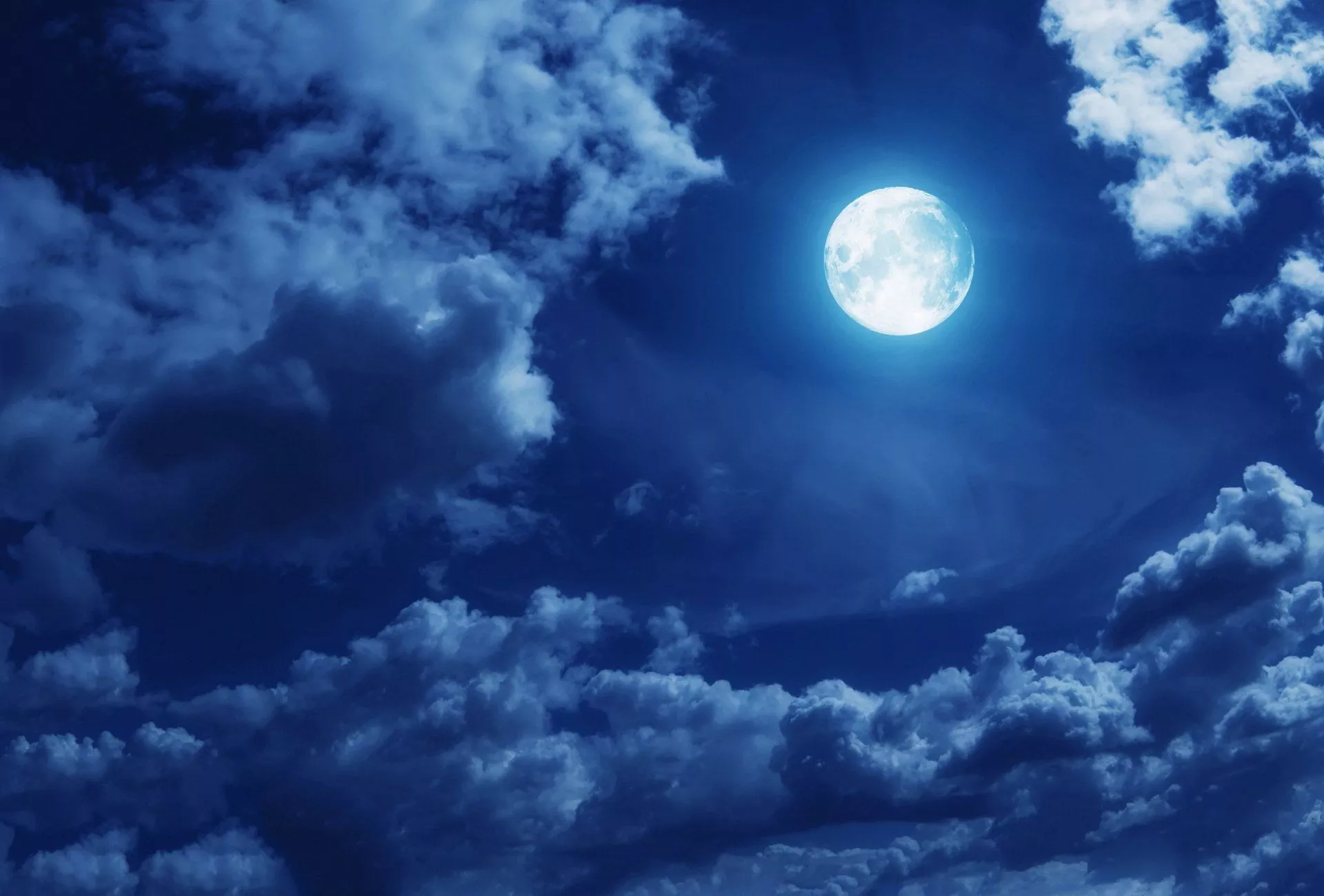 Moonlit Night: 4K Ultra HD Wallpaper