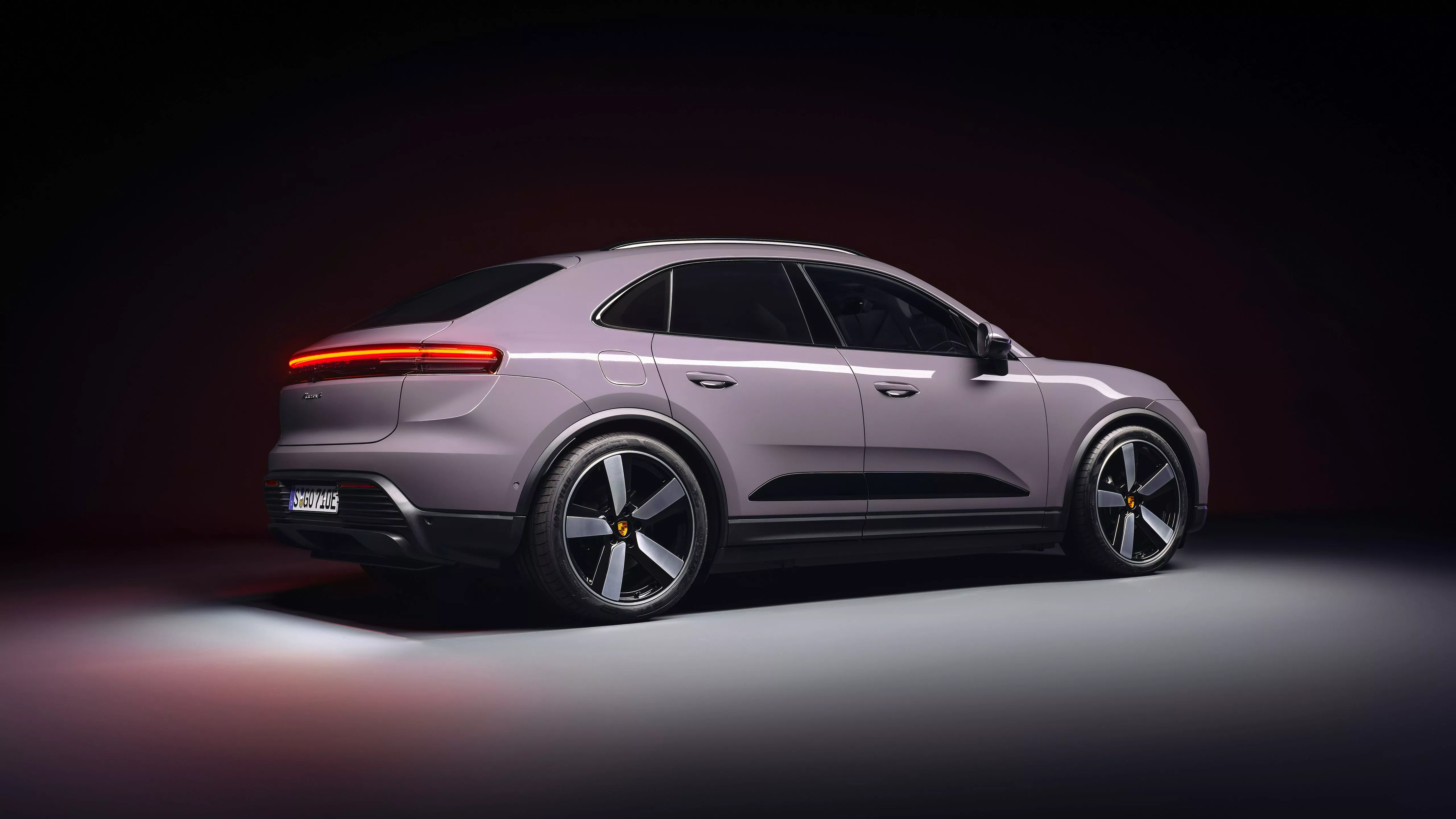 Porsche Macan 4 2024 5K Wallpaper