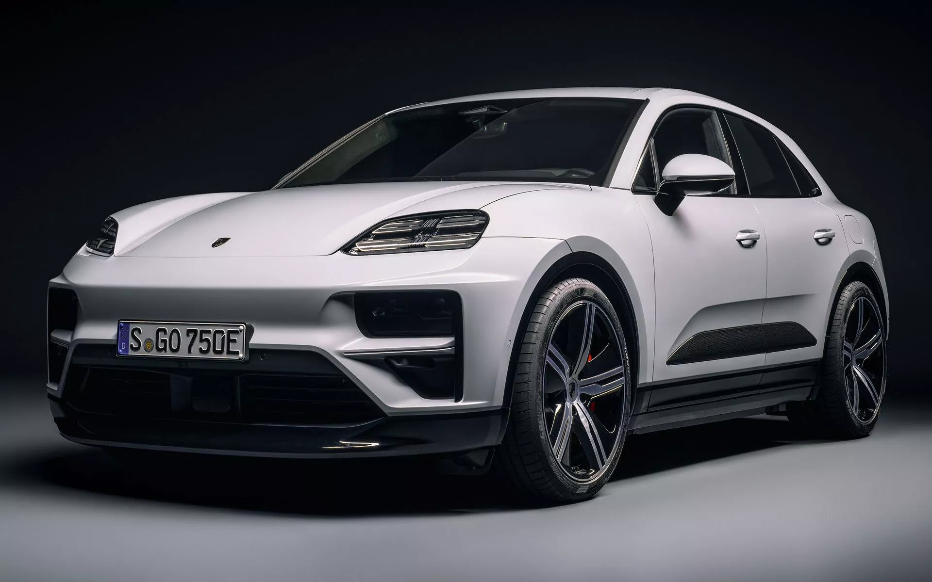 2024 Porsche Macan Turbo