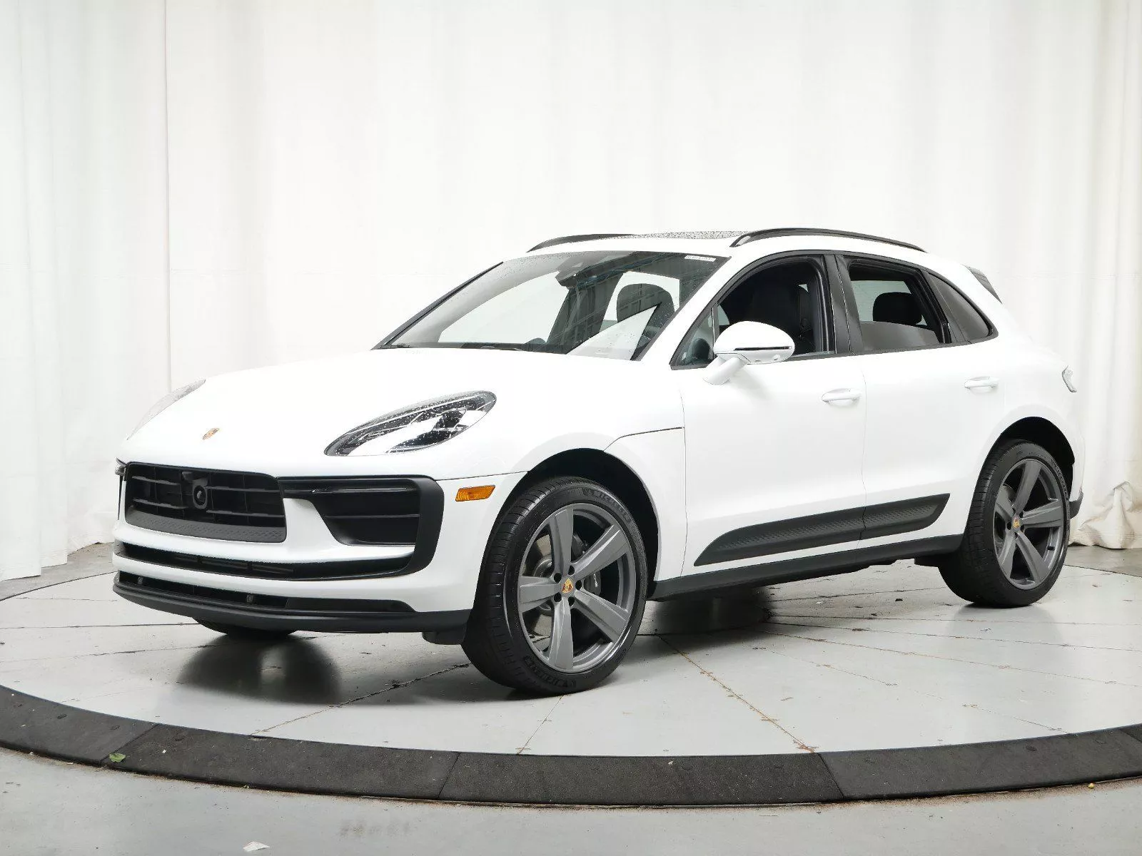 New 2024 Porsche Macan Sport Utility