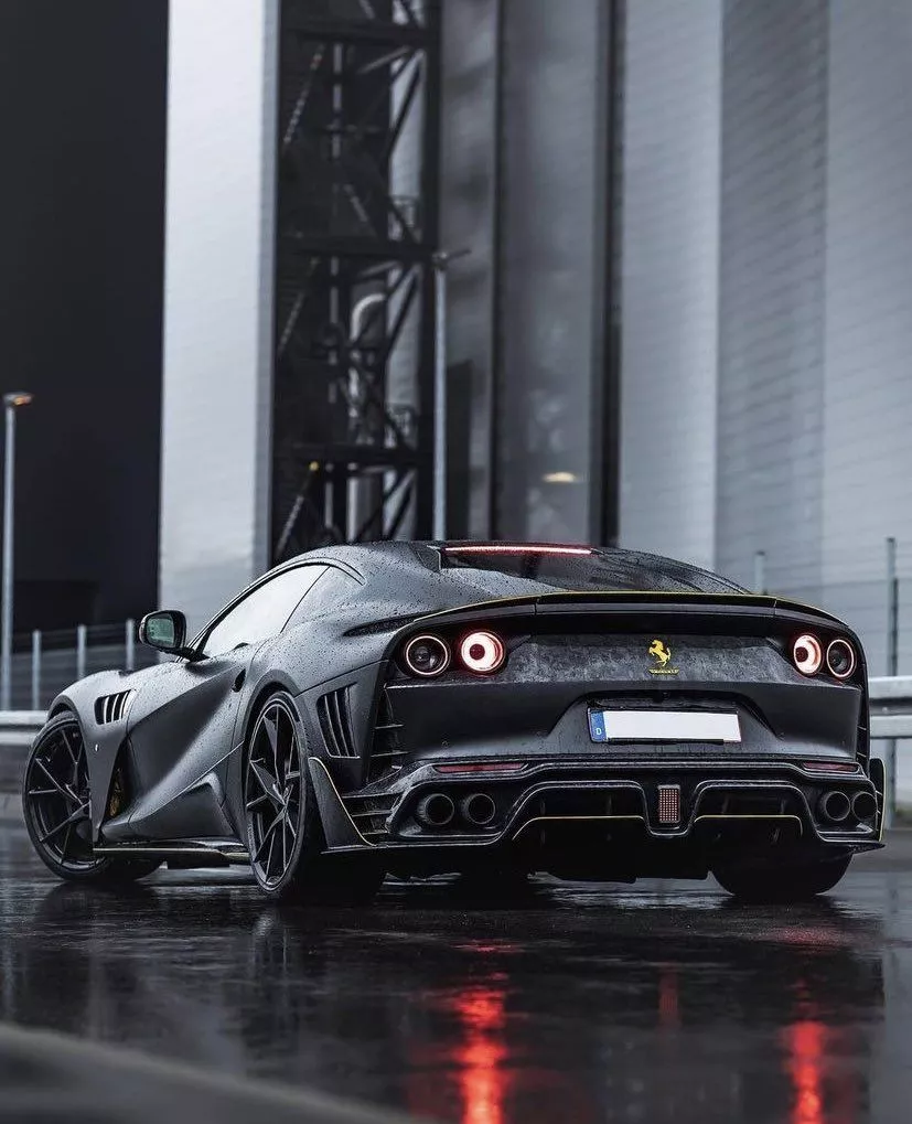 LUX Cars Ferrari 812