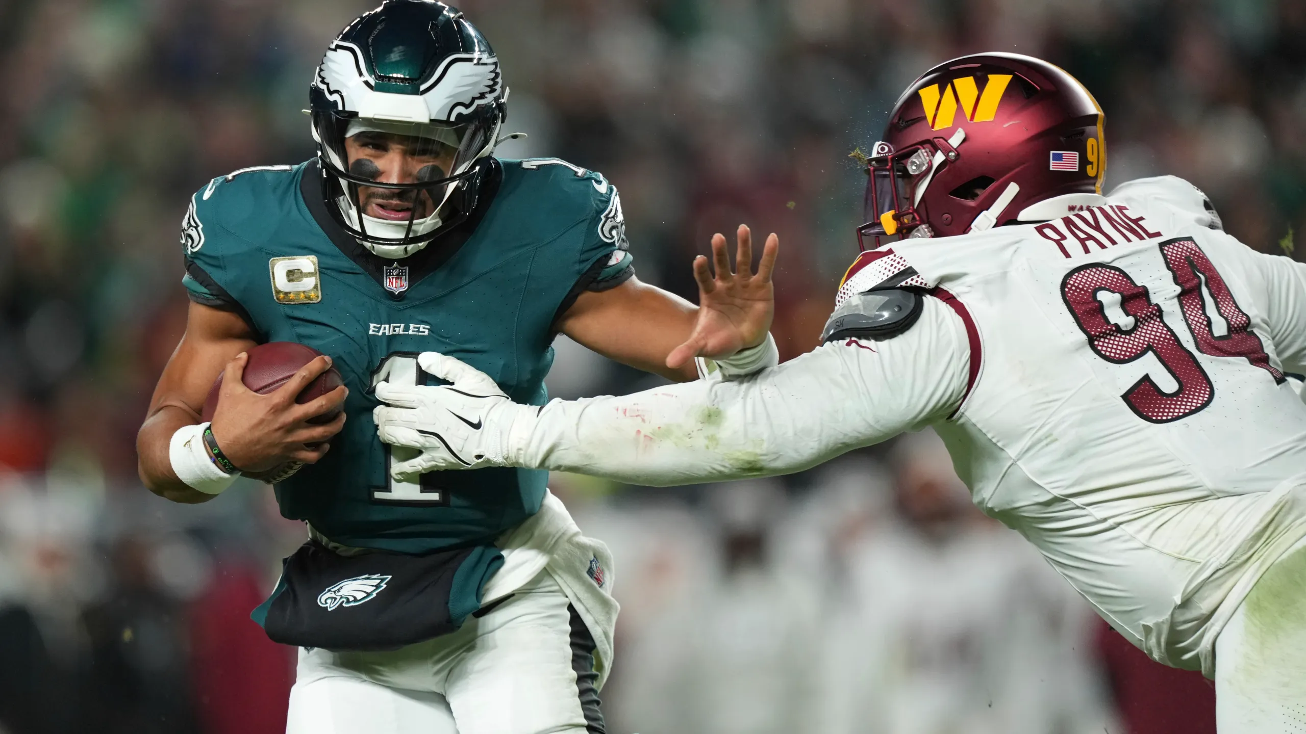 Saquon Barkley runs for 2 TDs, Eagles