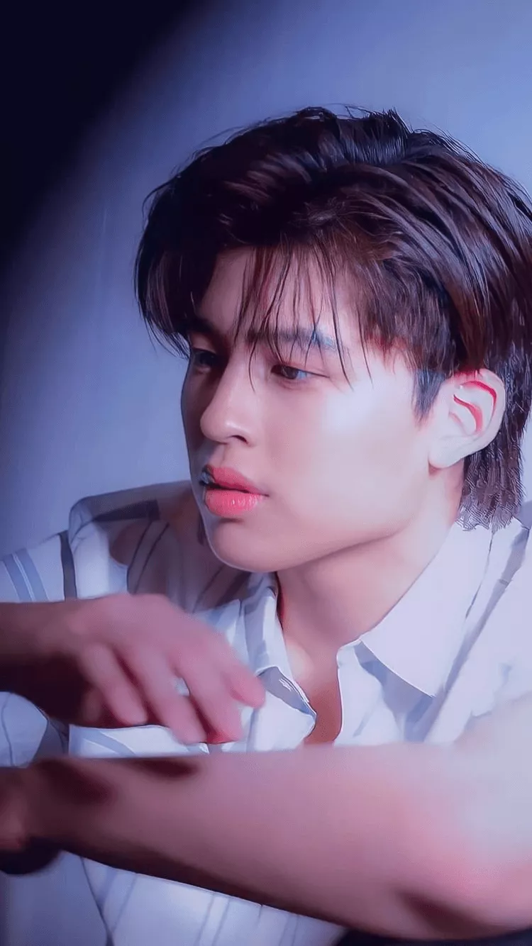 Pond Naravit Lertratkosum ideas