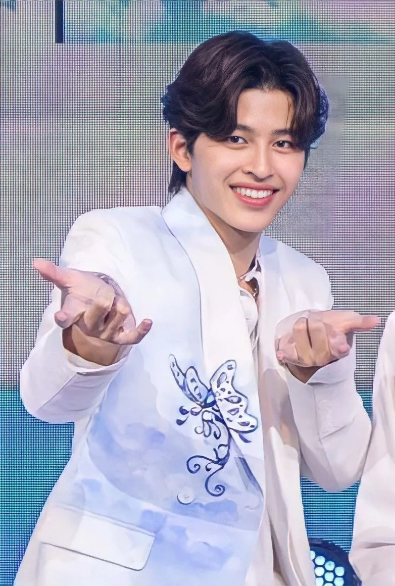 Category:Naravit Lertratkosum