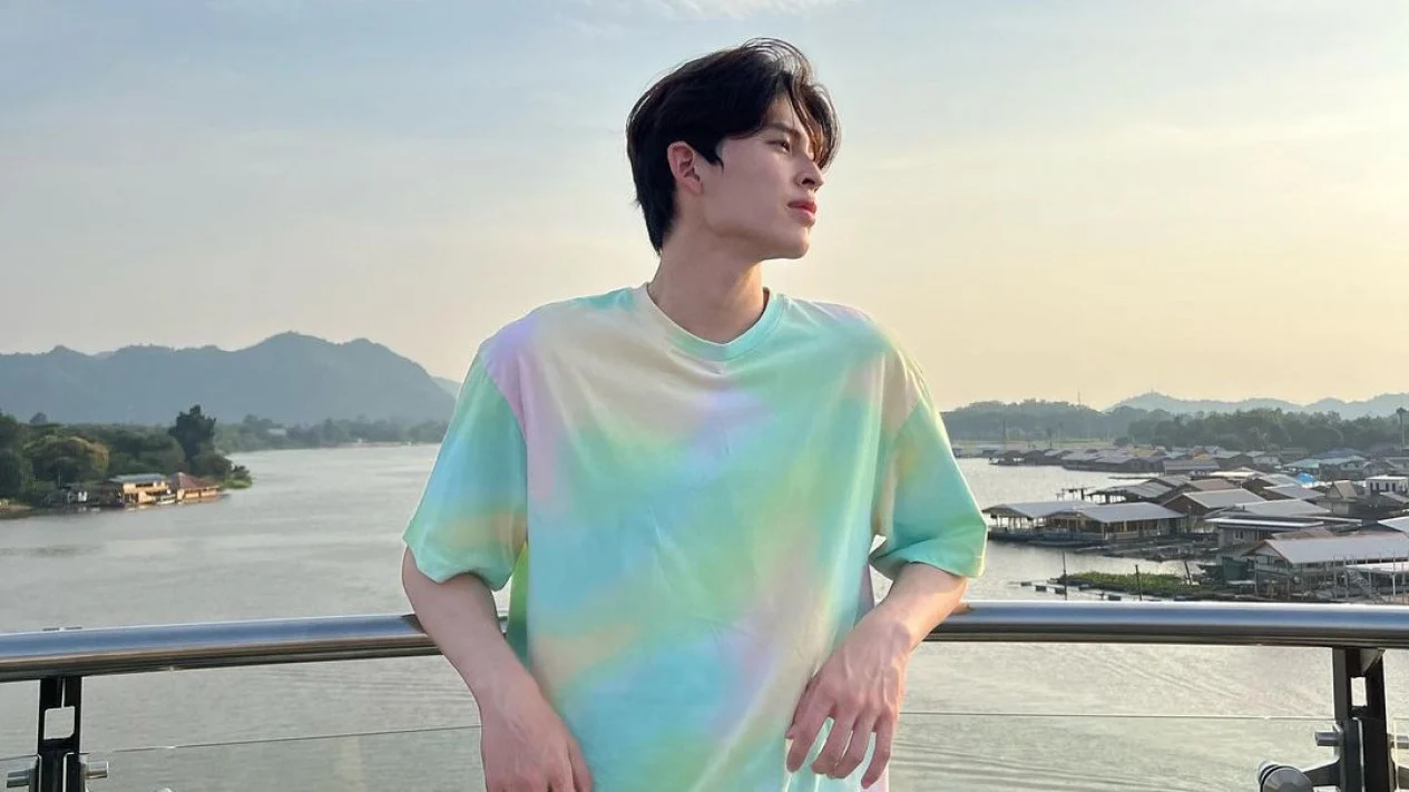 Pond Naravit Lertratkosum, Biodata