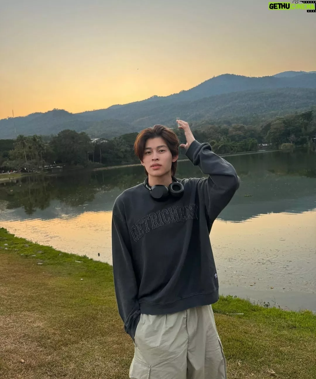 Naravit Lertratkosum Instagram