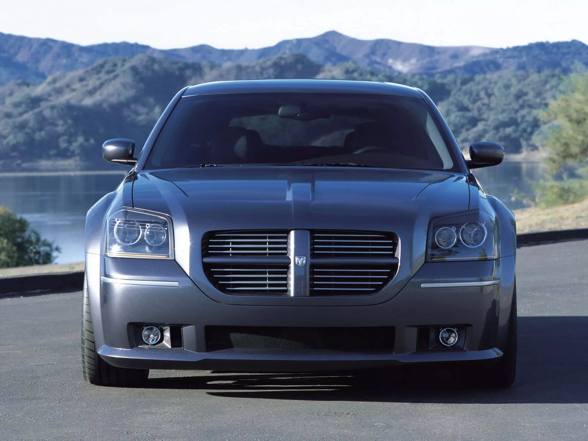 Download Powerful Dodge Magnum Cruising