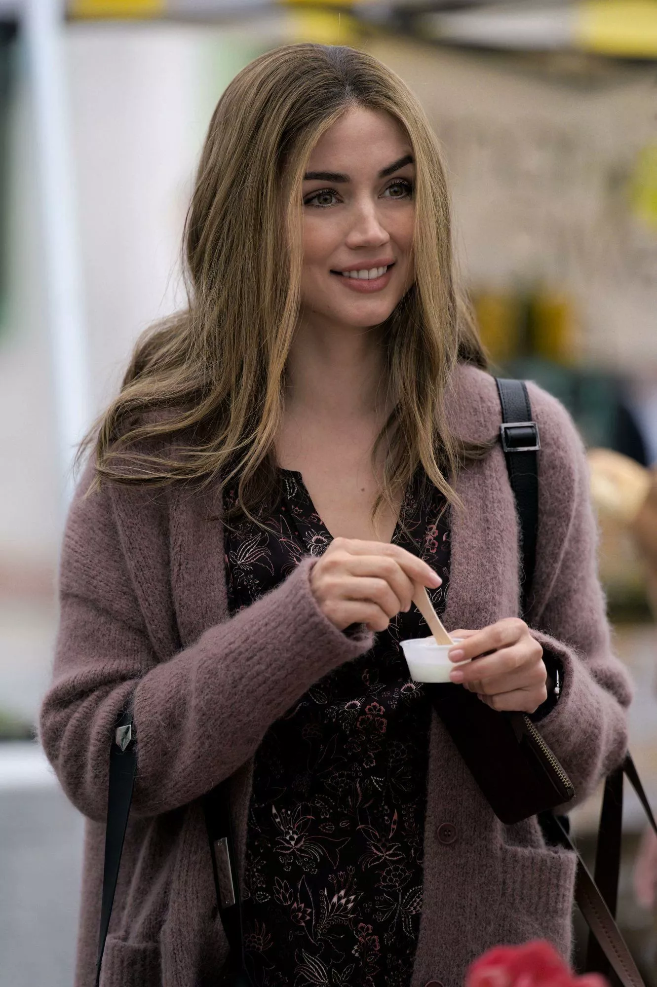 photos of ana de armas and chris evans