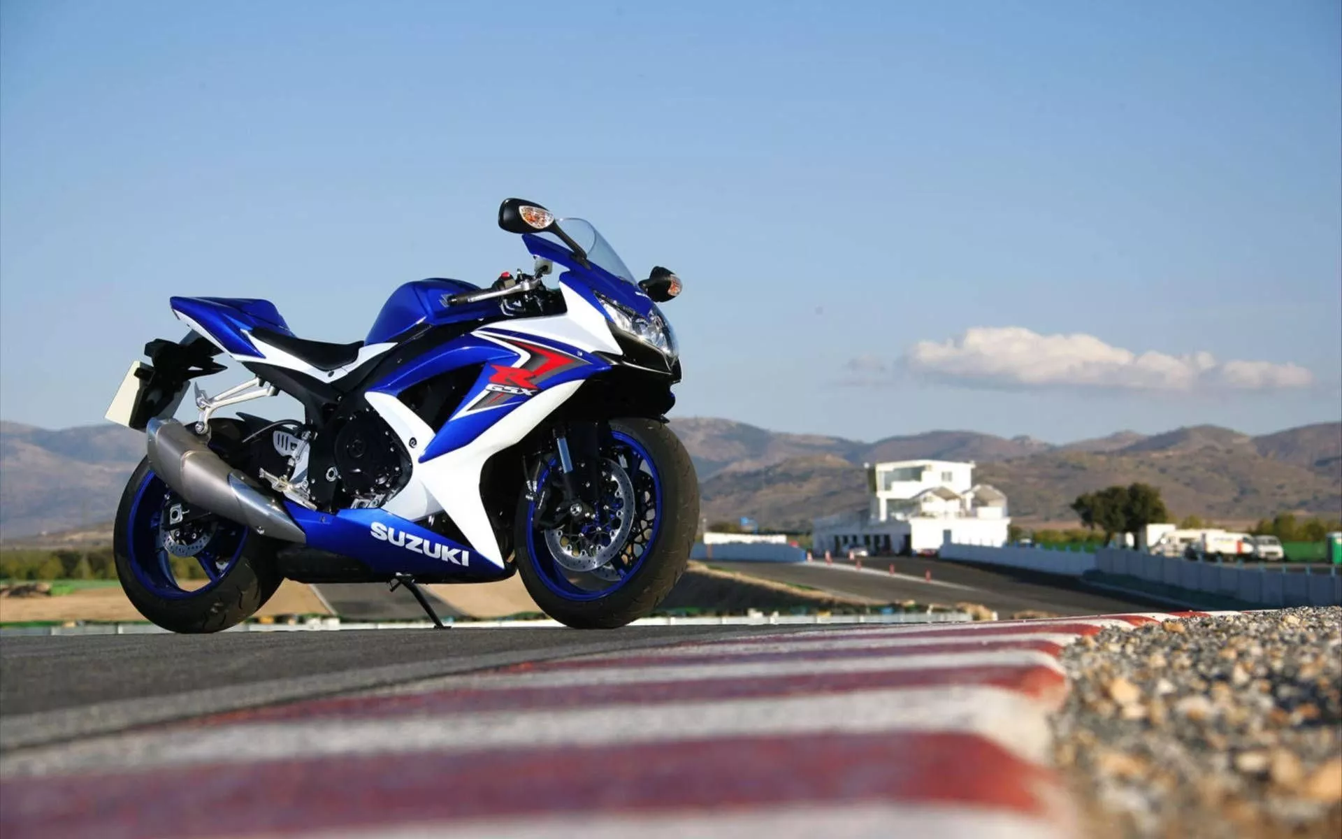 Suave Suzuki Gsx R Sports Motor Bike
