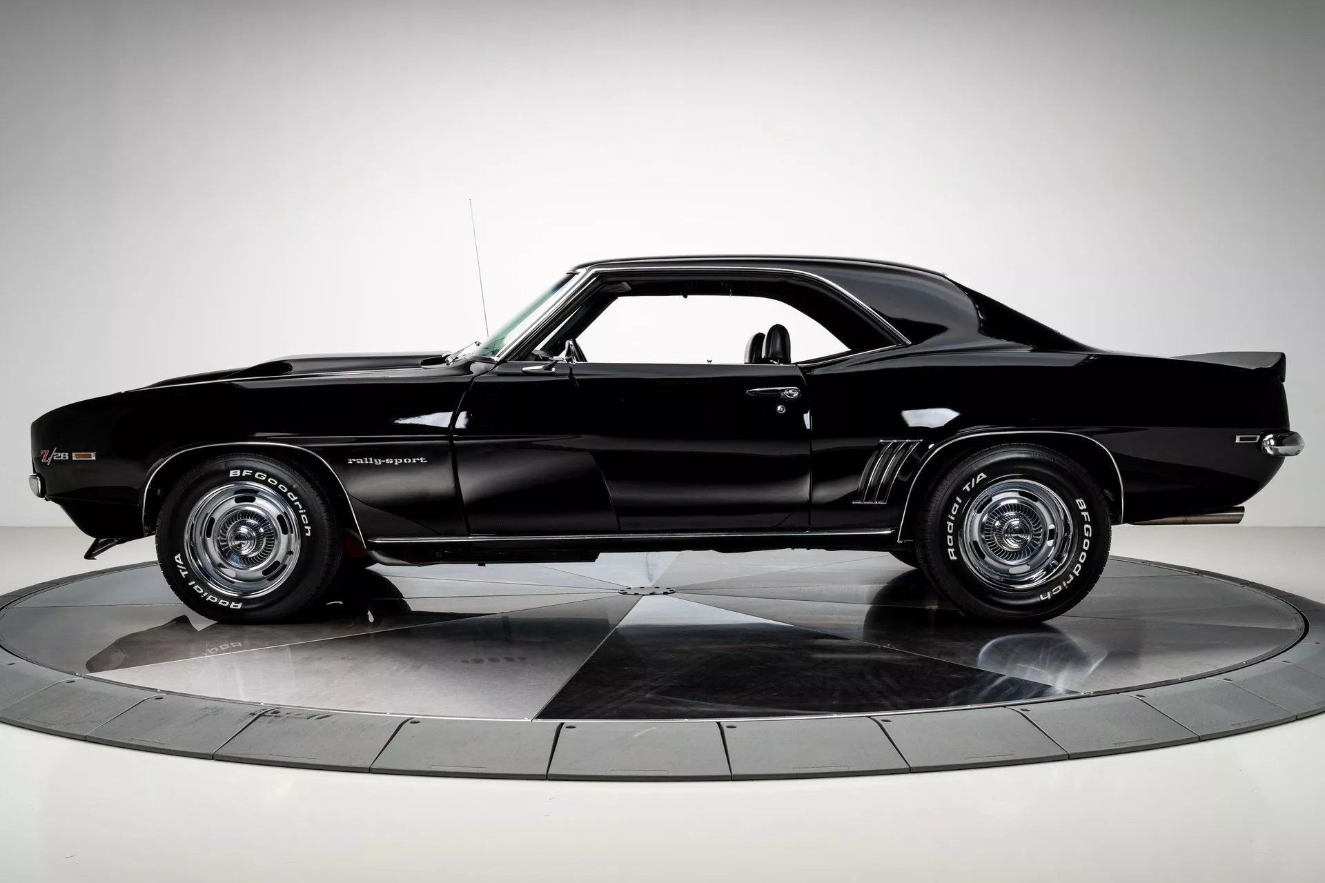 Chevrolet Camaro. RK Motors