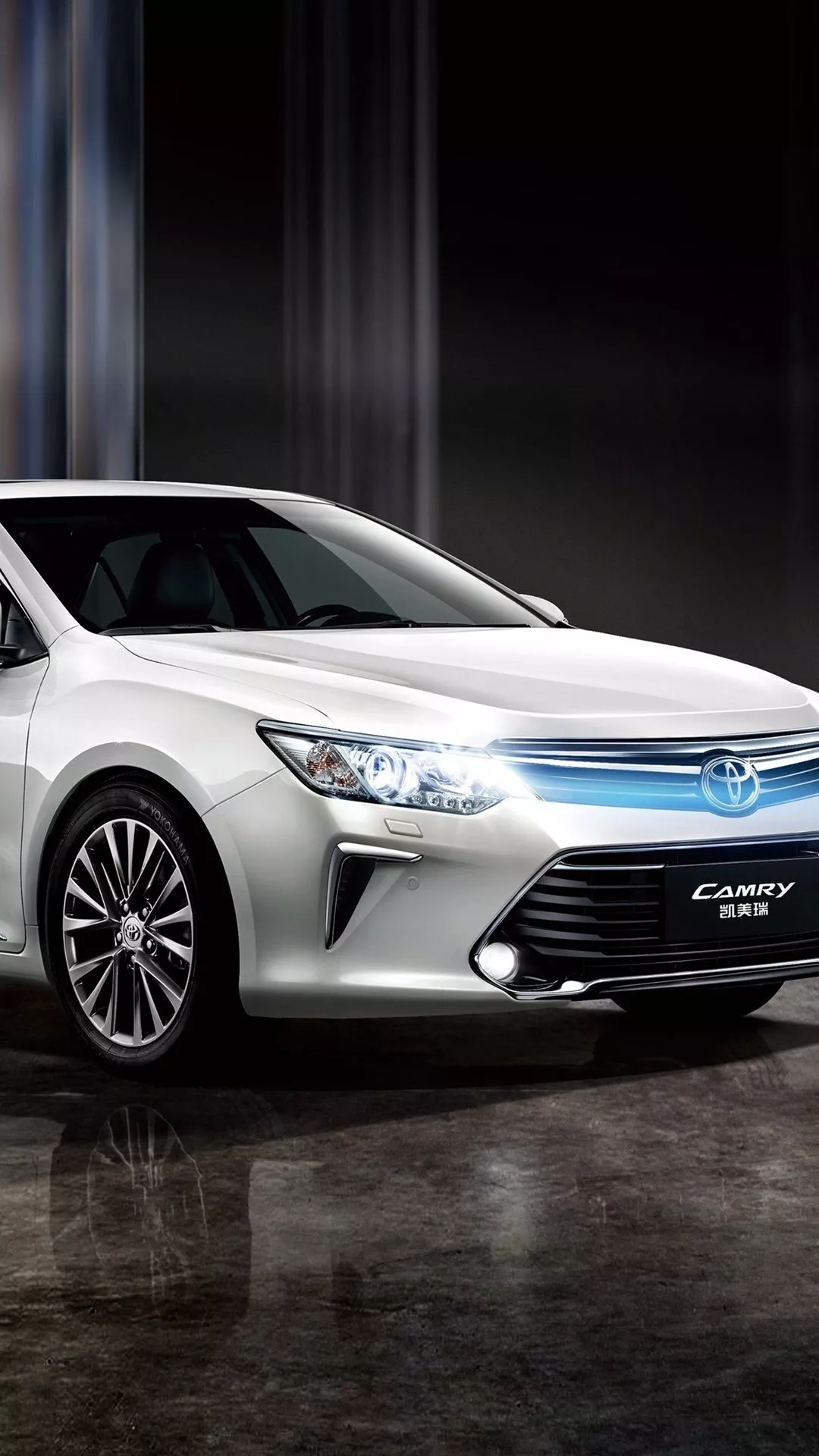 Toyota Camry 10th Anniversary white car