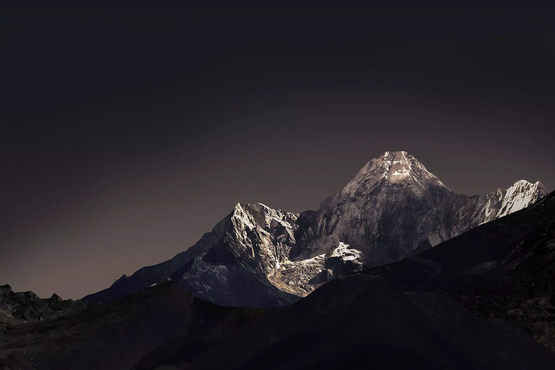 Download A stunning view of a Black Mountain Wallpaper